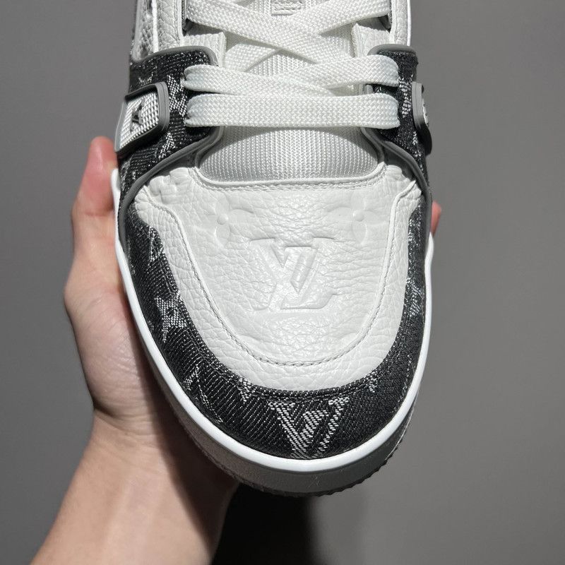 Louis Vuitton Louis Vuitton Trainer Low-Top Sneakers in Gray and White -2 Size US 11 / EU 44 - 7 Thumbnail