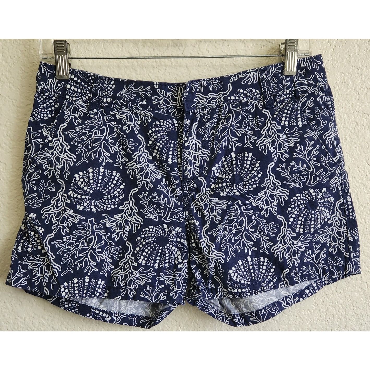 Old Navy Old Navy Blue White Floral Print Flat Front Mid Shorts 16 Size 38" / US 16 / IT 52 - 1 Thumbnail