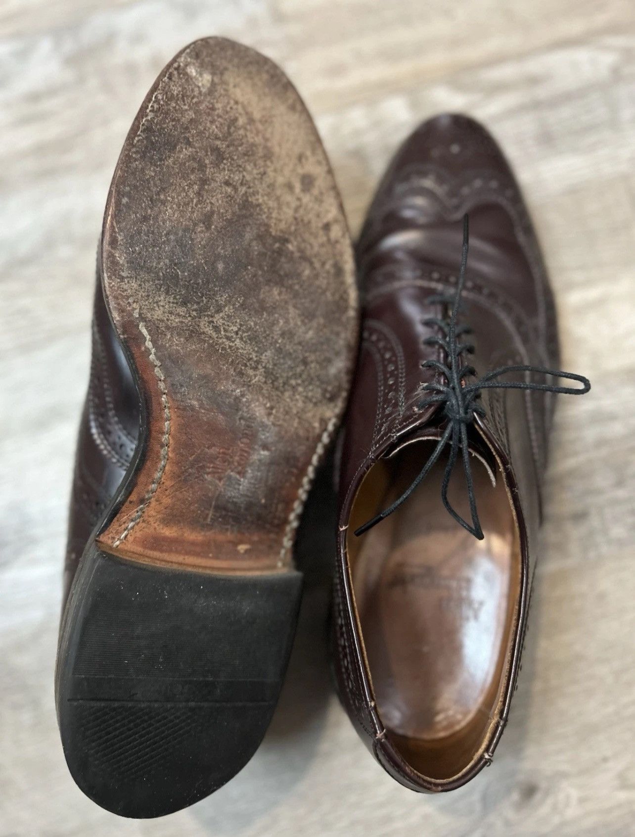 Allen Edmonds Allen Edmonds Lloyd Leather Wingtip Oxfords Burgundy Size 9 Size US 9 / EU 42 - 9 Thumbnail