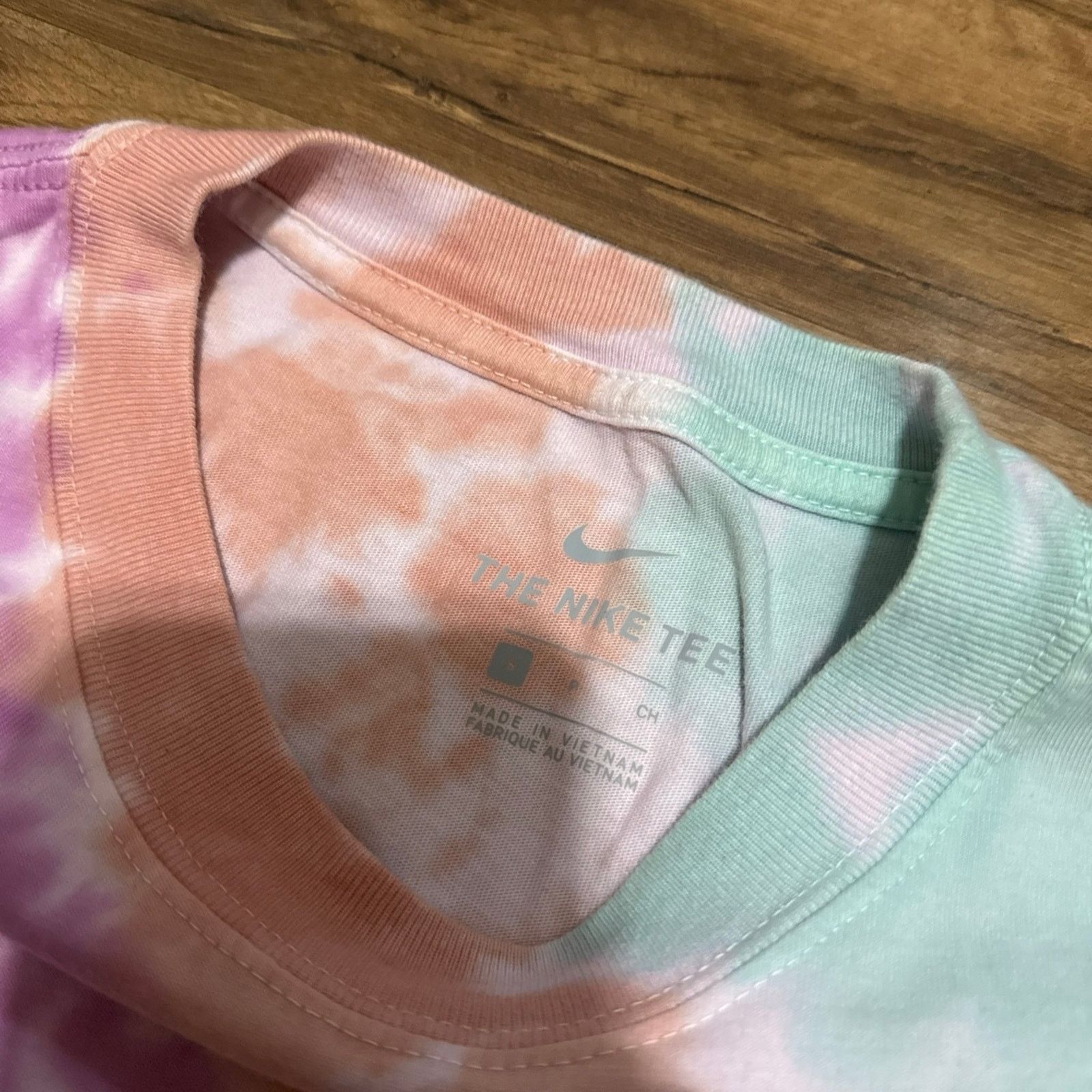 Nike Nike Center Swoosh Tie-Dye Short Sleeve Shirt Size US S / EU 44-46 / 1 - 6 Thumbnail