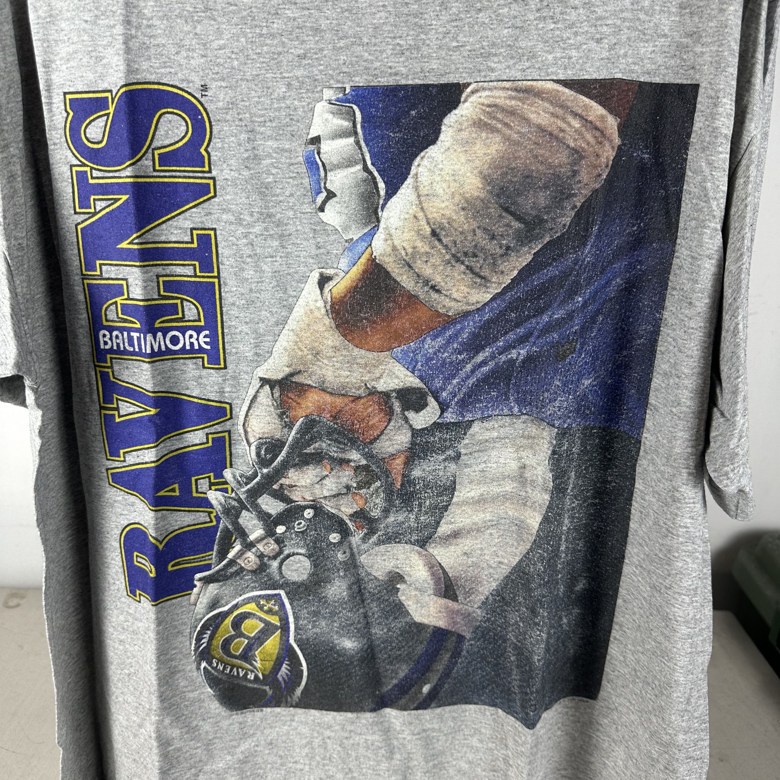 Vintage Vintage 1996 Baltimore Ravens Football NFL Graphic T-Shirt Size US XXL / EU 58 / 5 - 2 Thumbnail