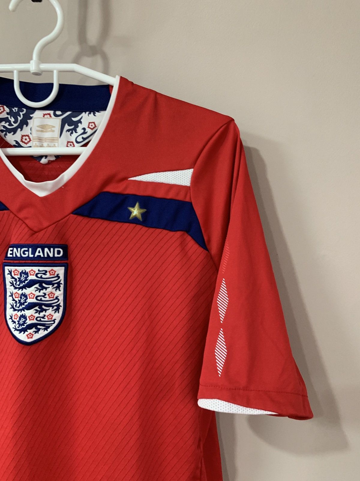 Umbro England 2008 Away Football Shirt Umbro Vintage Soccer Sz S Size US S / EU 44-46 / 1 - 4 Thumbnail