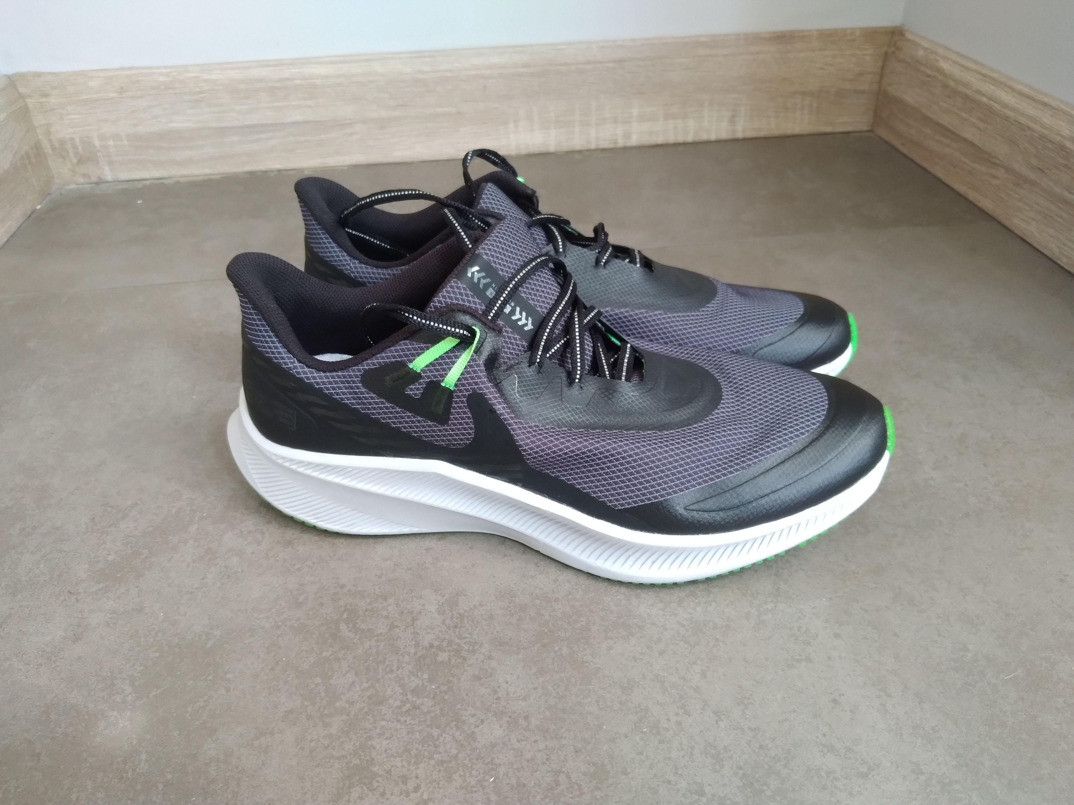 Nike Nike Quest 3 Shield / Running Shoe Size US 11 / EU 44 - 1 Thumbnail