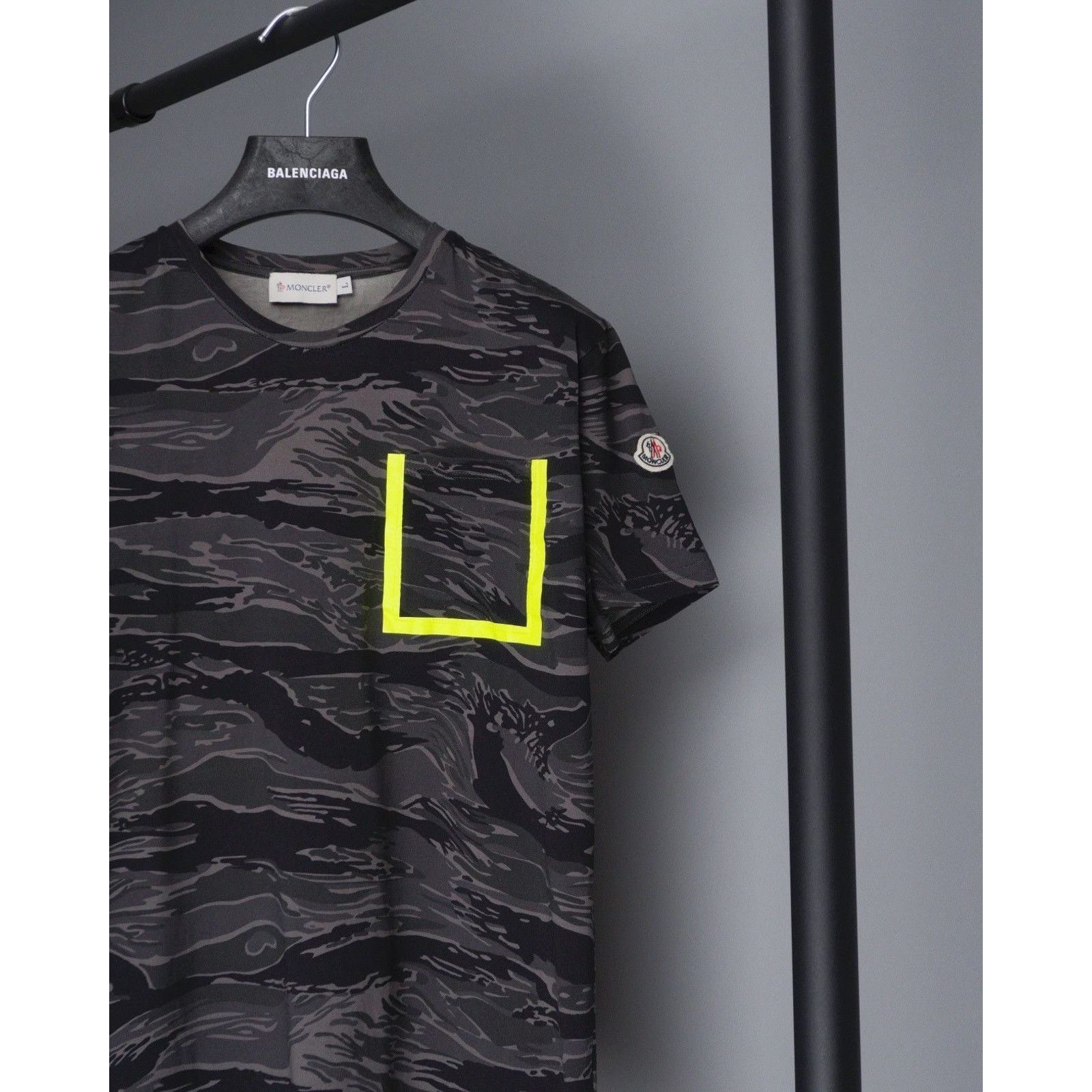 Moncler Moncler logo grey tee shirt Size US L / EU 52-54 / 3 - 3 Thumbnail