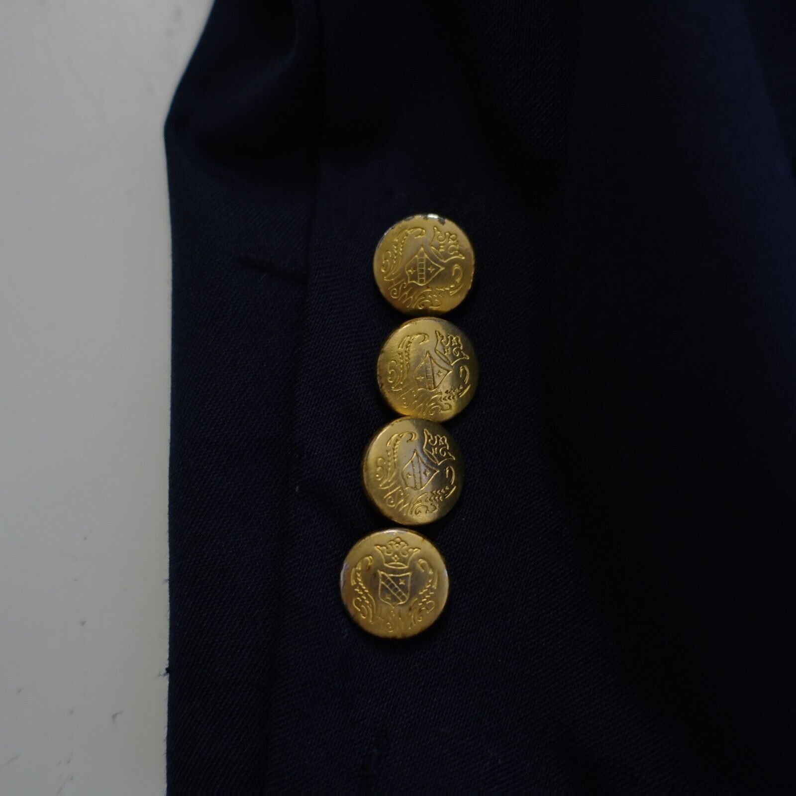 Hart Schaffner Marx Hart Schaffner Marx Wool Blue 2 Gold Button Blazer 42R / Sli Size 42R - 14 Thumbnail