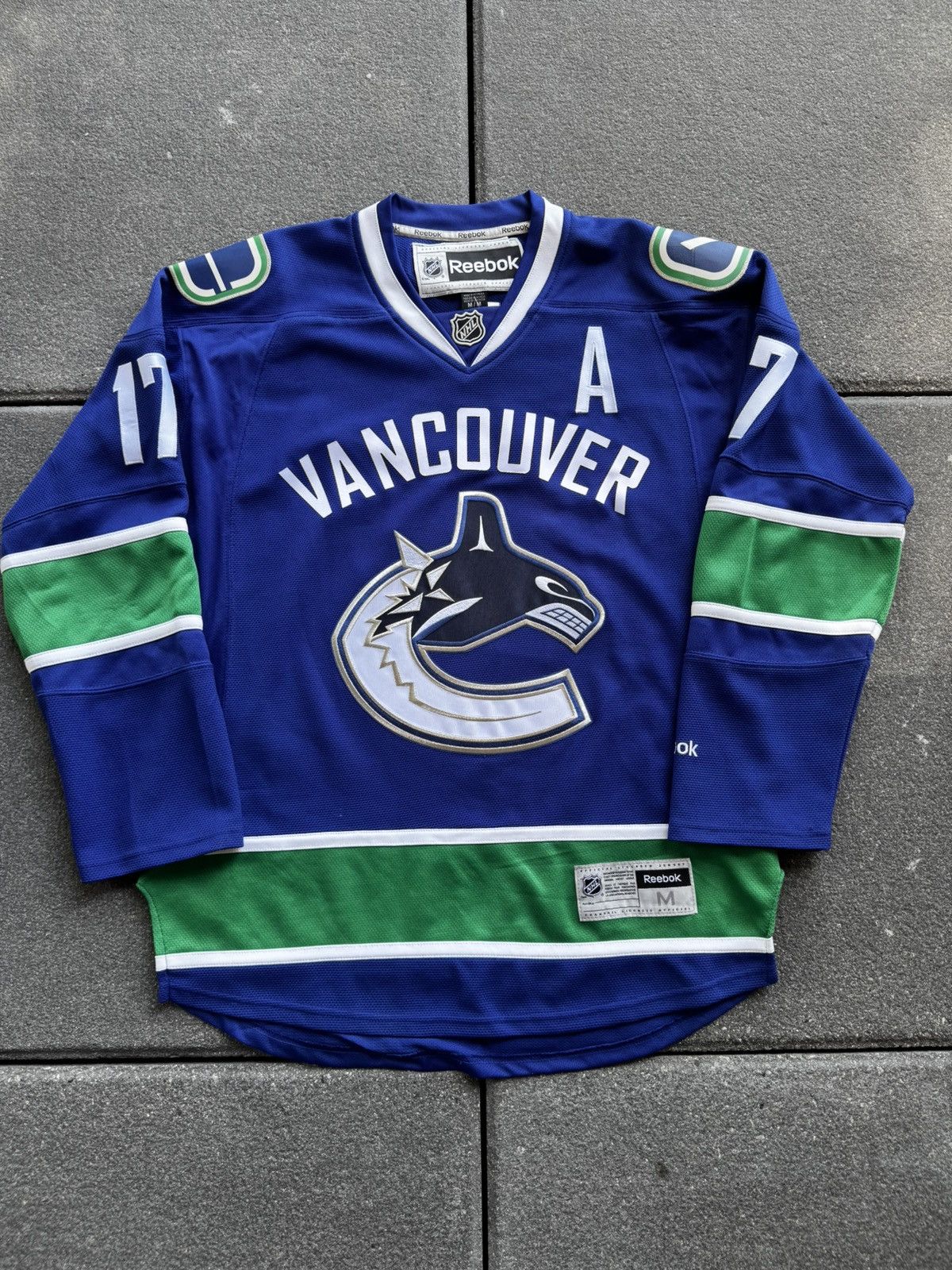 Reebok CRAZY VANCOUVER CANUCKS KESLER JERSEY Size US M / EU 48-50 / 2 - 3 Thumbnail