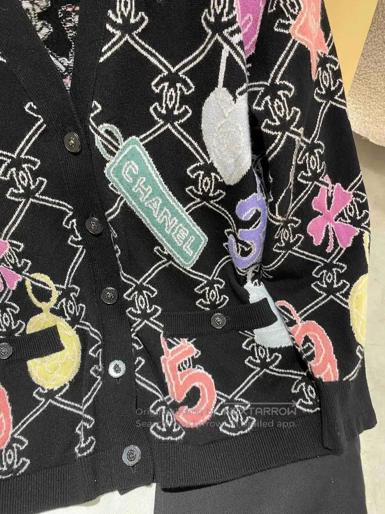 Chanel Chanel 22p black printed lion head button knitted cardigan Size S / US 4 / IT 40 - 4 Thumbnail