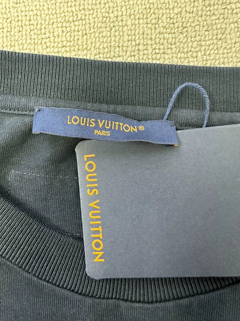 Louis Vuitton Louis Vuitton FW21 Inside Out Back Label Crew Neck Short S Size US XXL / EU 58 / 5 - 4 Thumbnail