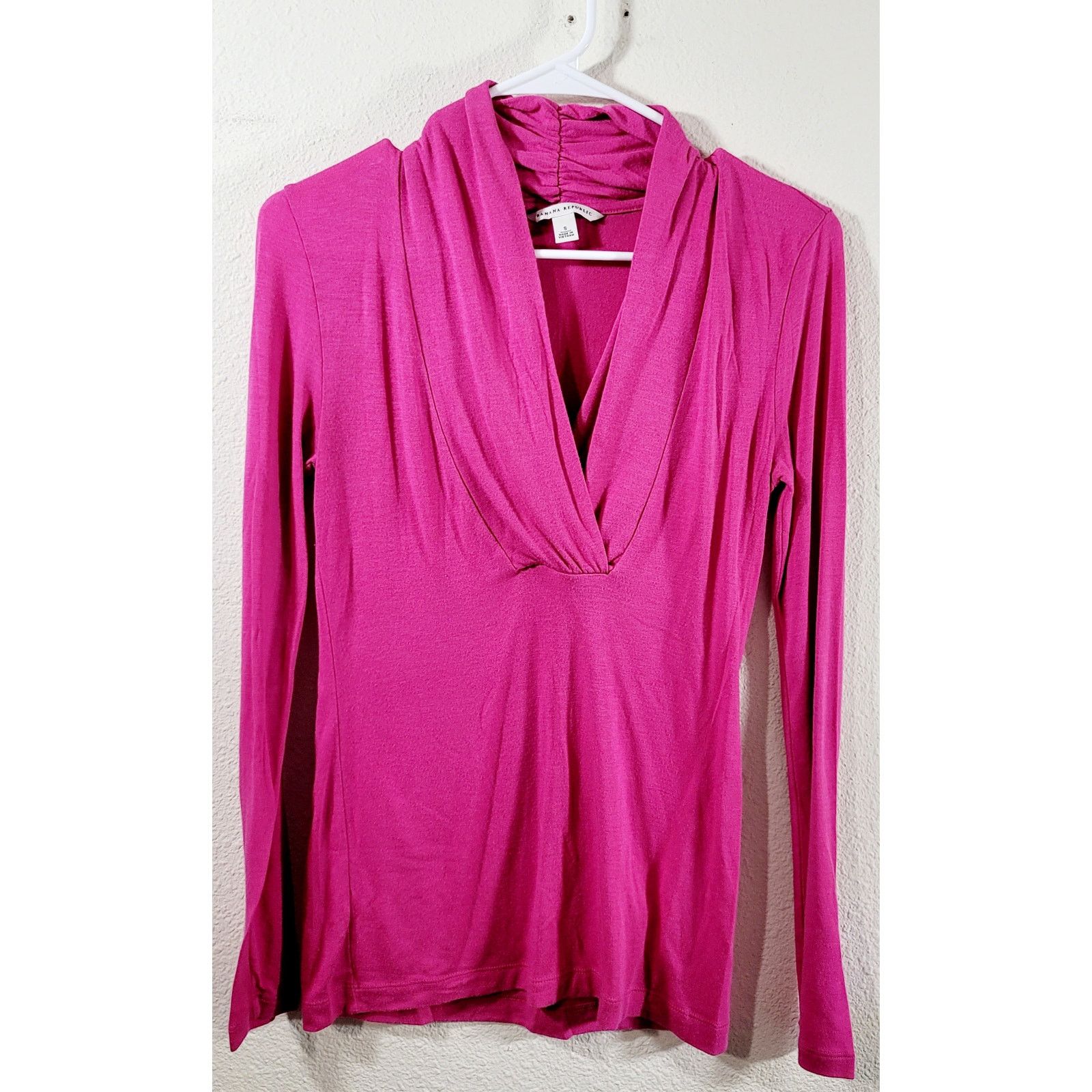 Banana Republic Banana Republic Dark Pink Fold Down Collar Top Small Soft Size S / US 4 / IT 40 - 7 Thumbnail