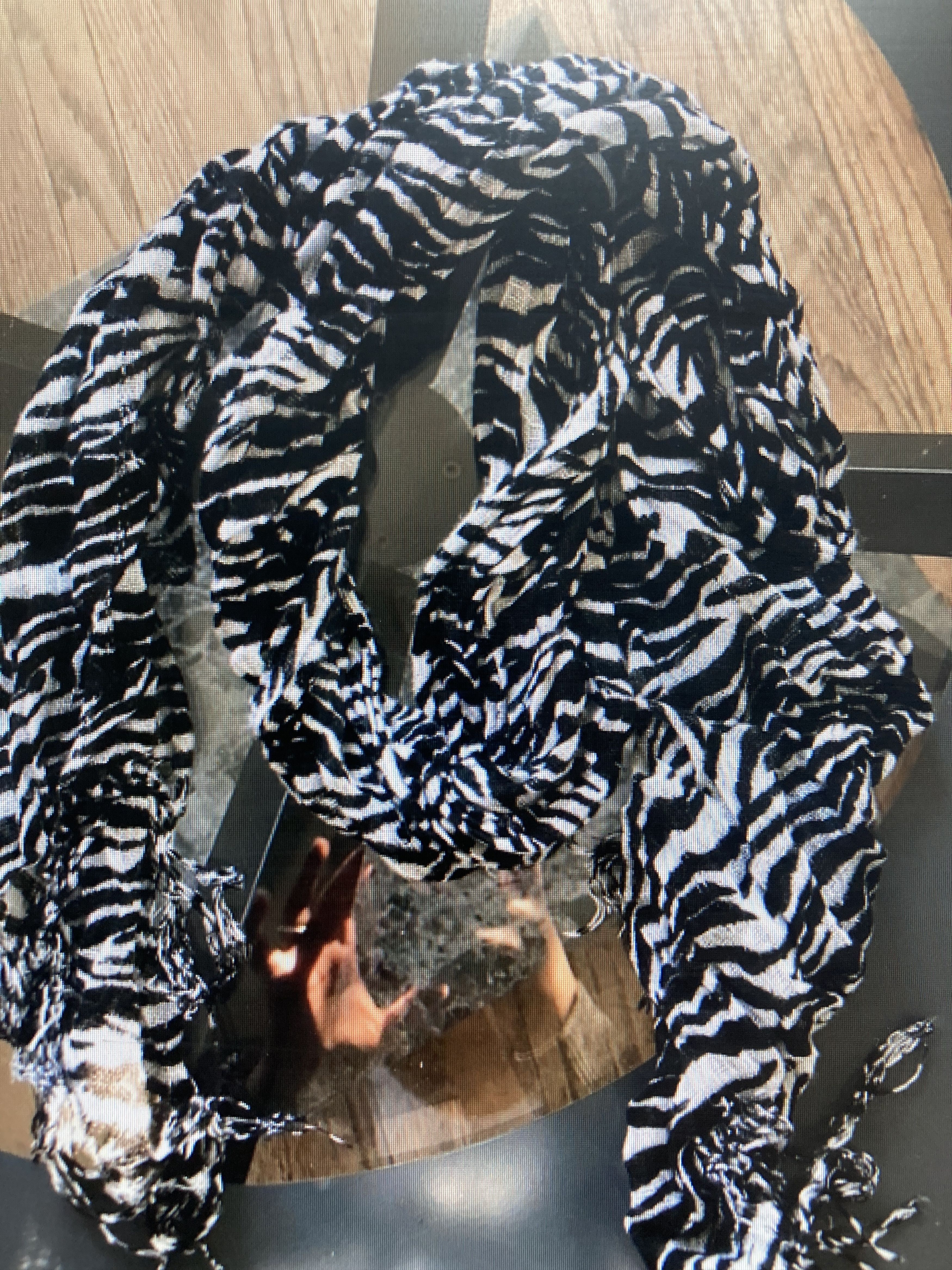 Other Black y2k print satin scarf Size ONE SIZE - 1 Preview