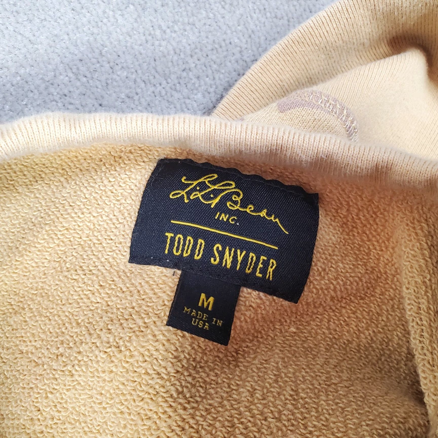 Todd Snyder **Todd Snyder LL Bean Mens Medium Brown Camo Pullover Sweatshirt** User: **Todd Snyder LL Bean Mens Medium Brown Camo Sweatshirt Pullover** Size US M / EU 48-50 / 2 - 8 Thumbnail