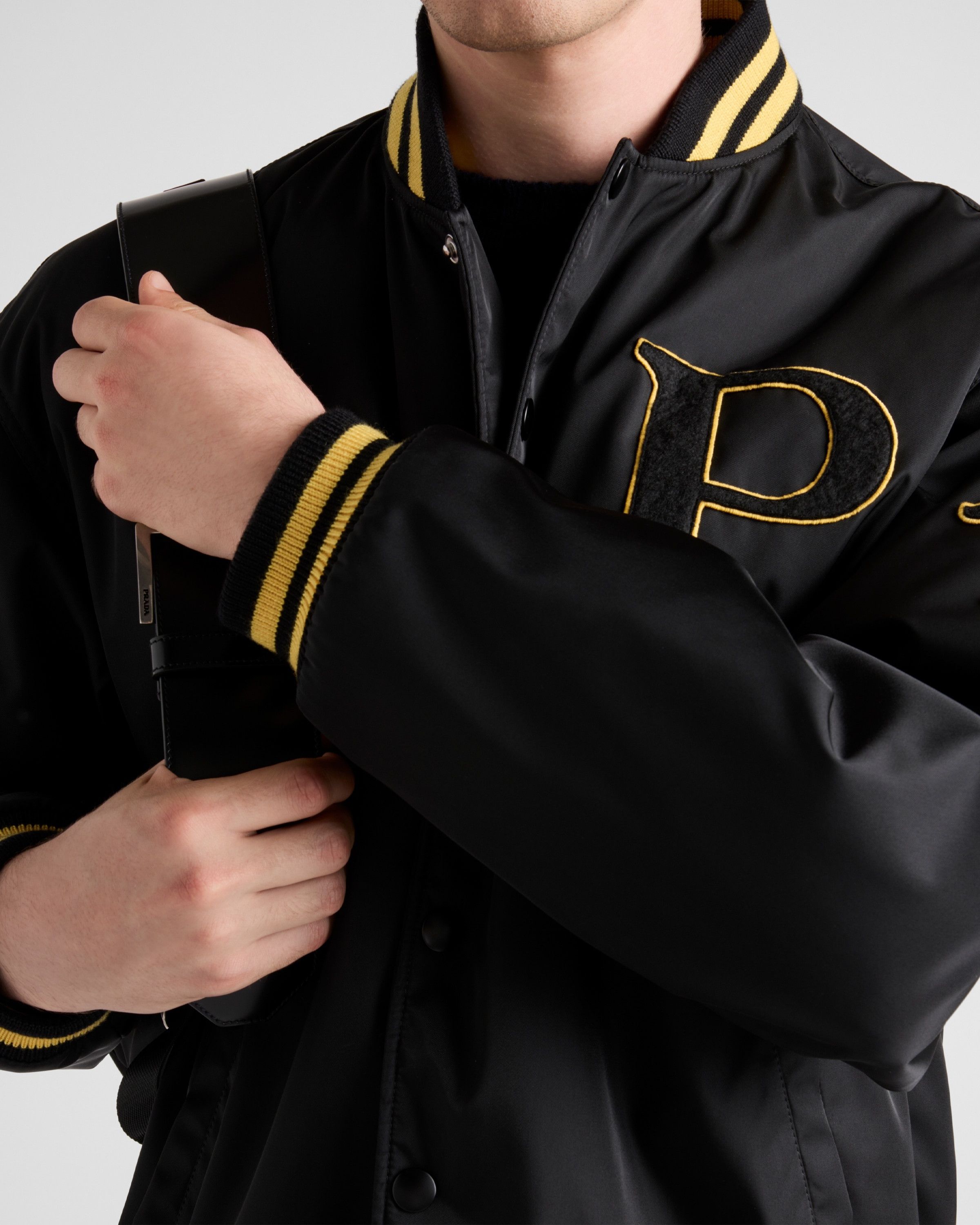 Prada o1la1rc1a0925 Re-Nylon Bomber Jacket With Patch in Black Size US XL / EU 56 / 4 - 4 Thumbnail