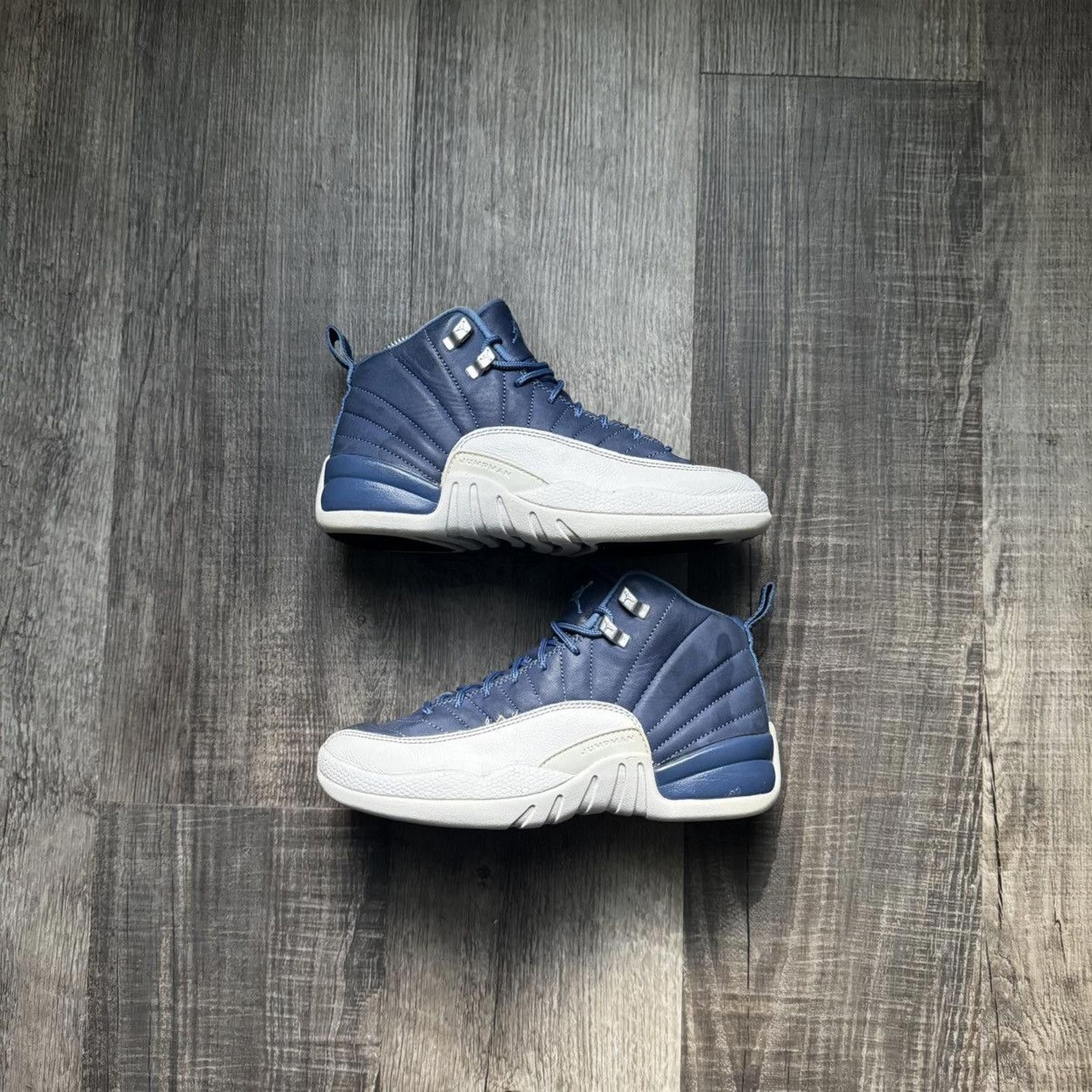 Nike NIKE • JORDAN 12 Retro GS "Indigo" (6M) Size US 6 / EU 39 - 2 Thumbnail