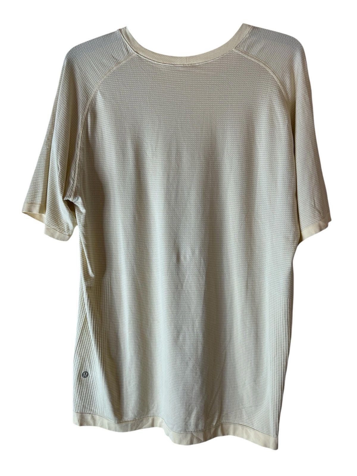 Designer Lululemon Metal Vent Tech Short-Sleeve Shirt Yellow Size XL Size US XL / EU 56 / 4 - 2 Thumbnail