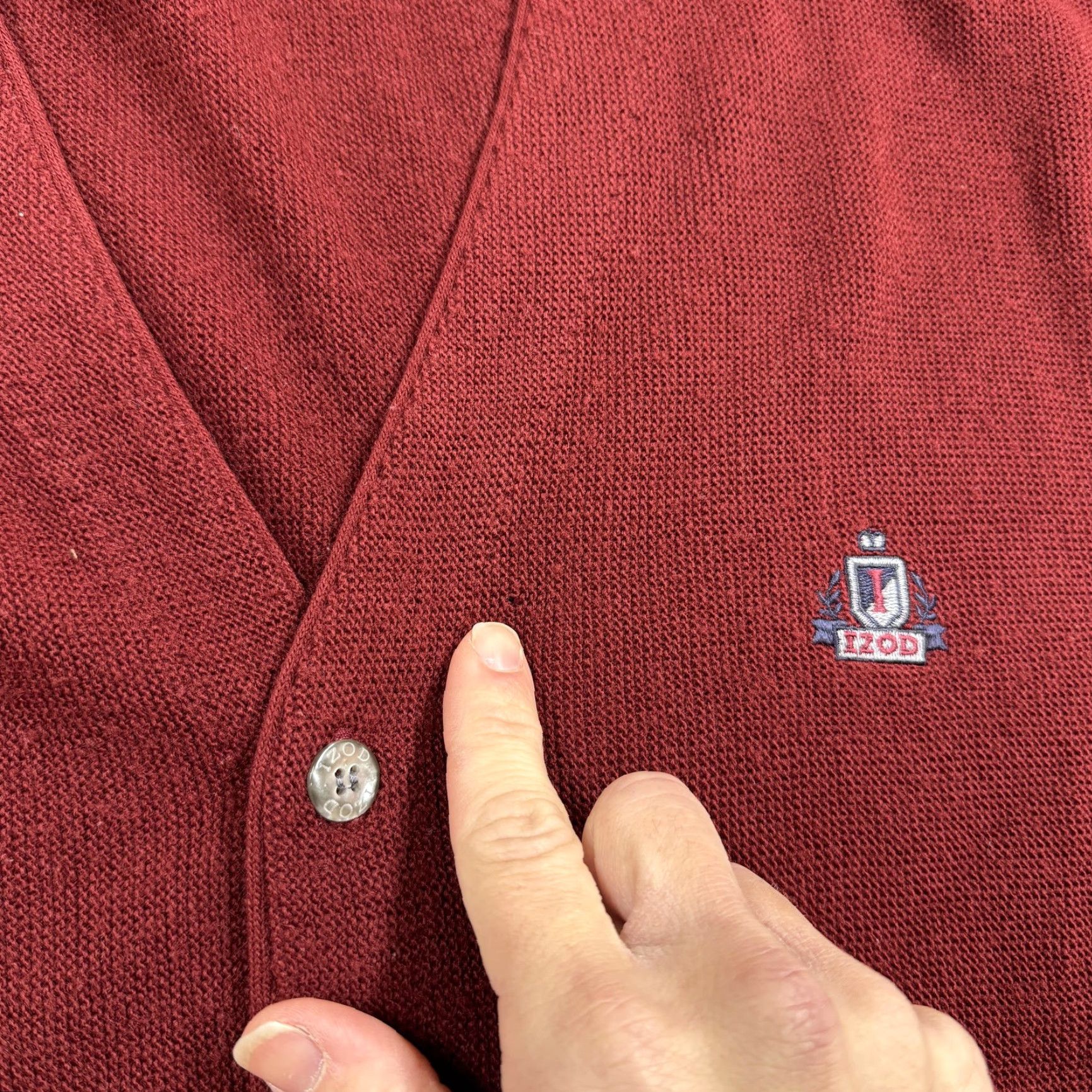 Izod VINTAGE Izod Sweater Mens Large Red Button Front Cardigan Crest Logo USA 80s Size US L / EU 52-54 / 3 - 2 Thumbnail