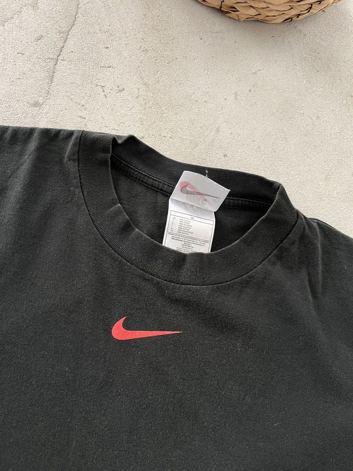 Nike 90s Vintage Nike Black Center logo Tshirt Big Swoosh Back Size US L / EU 52-54 / 3 - 7 Thumbnail