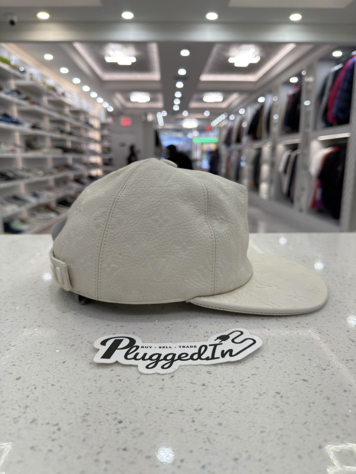 Louis Vuitton Louis Vuitton White Taurillon Monogram Hat Size ONE SIZE - 3 Thumbnail