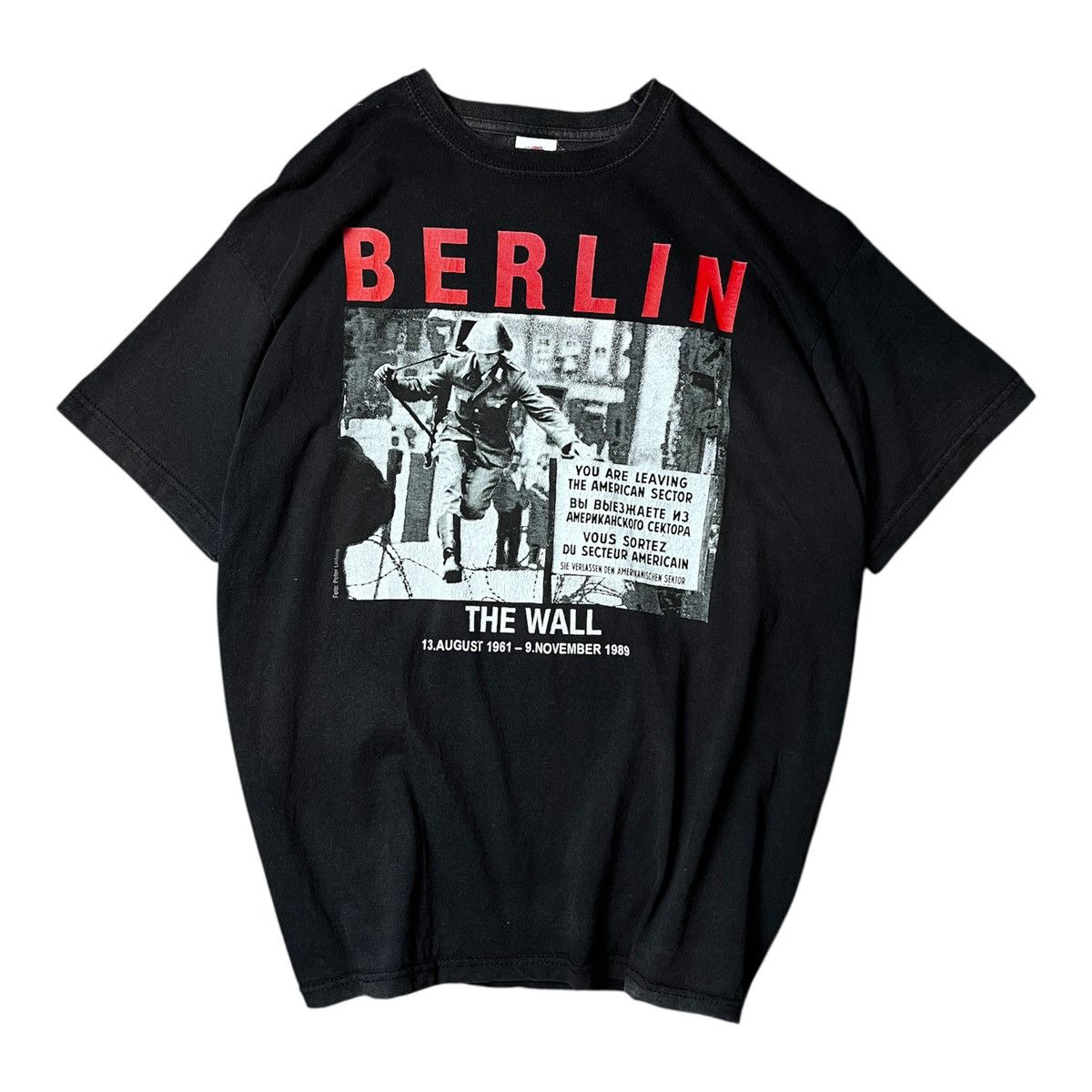 Fruit Of The Loom Berlin “The Wall” Vintage Tee – Historic Graphic Size US L / EU 52-54 / 3 - 1 Thumbnail