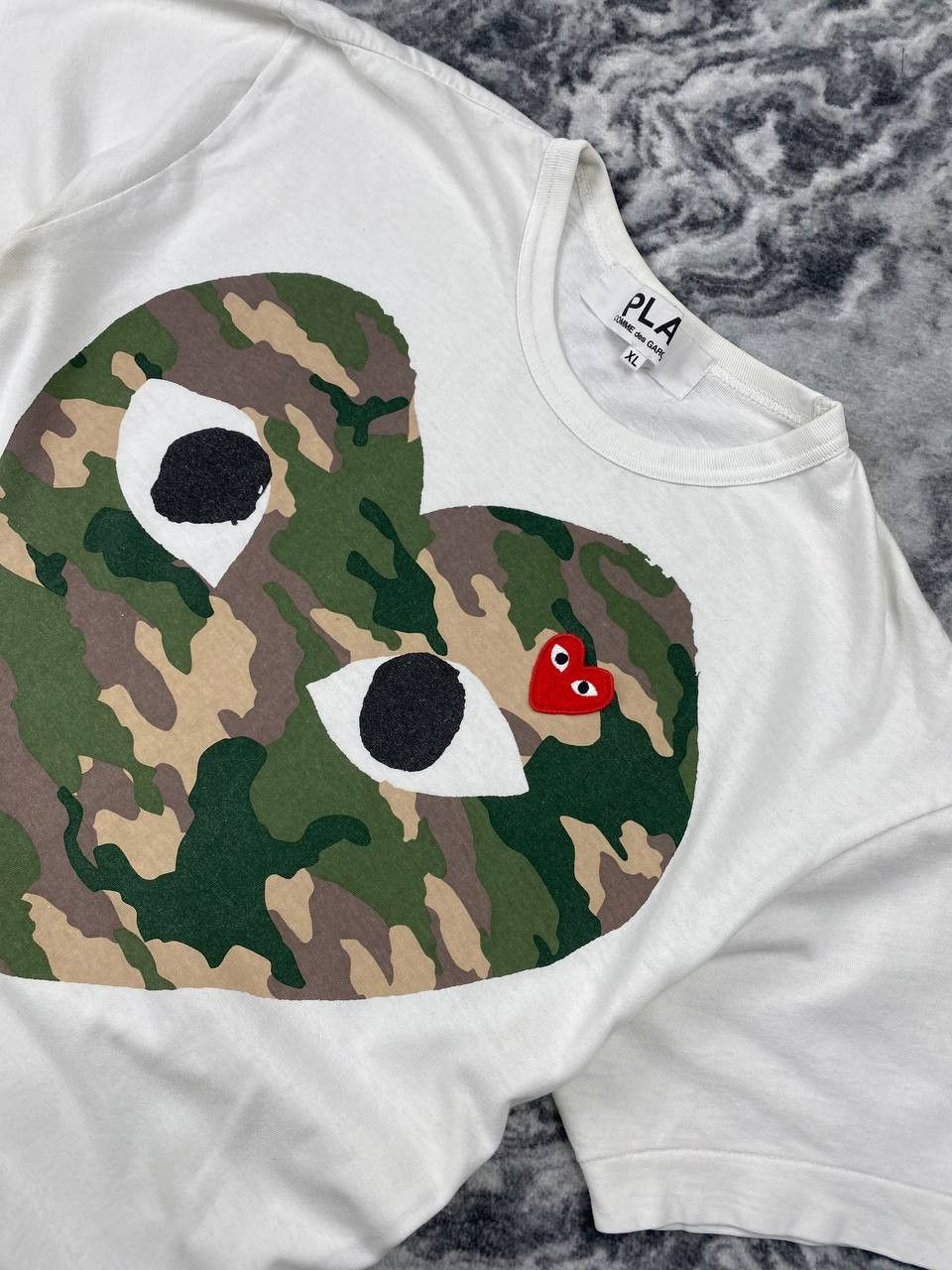 CDG by Comme des Garcons Comme Des Garçons Play Camo Heart T-Shirt Men Size XL White Size US XL / EU 56 / 4 - 3 Thumbnail
