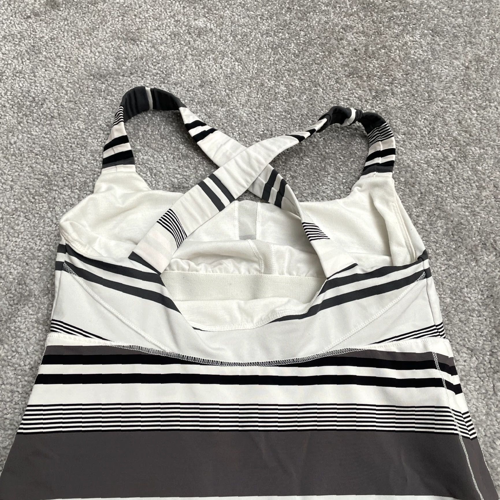 Lululemon Lululemon Active Tank Top Womens 6 White Black Gray Striped Racerback Athletic Shirt Adult Regular Multicolor Short Sleeve? Size M / US 6-8 / IT 42-44 - 3 Thumbnail