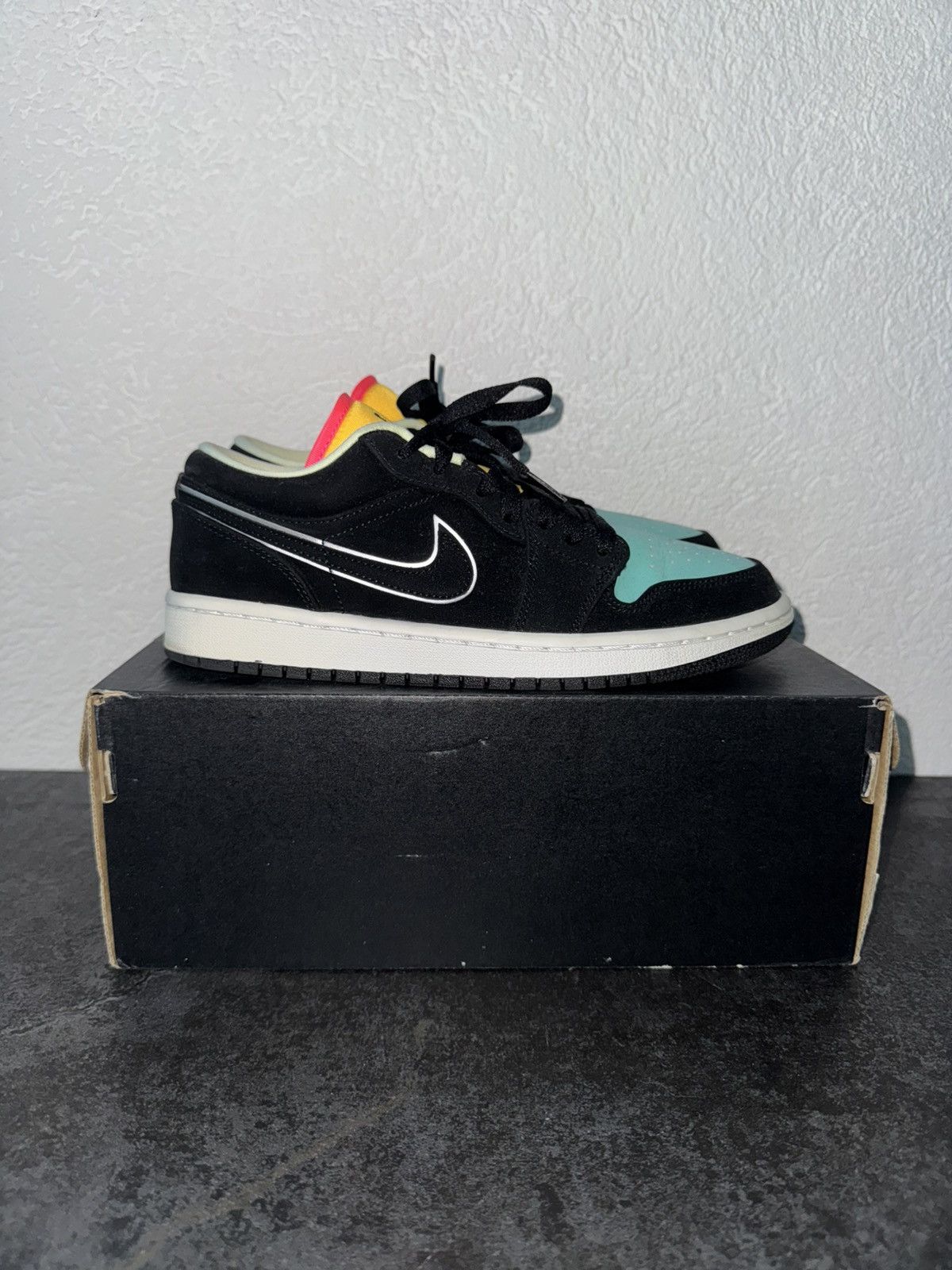 Nike Air Jordan 1 Low SE (Special Edition) Size US 7 / EU 40 - 3 Thumbnail