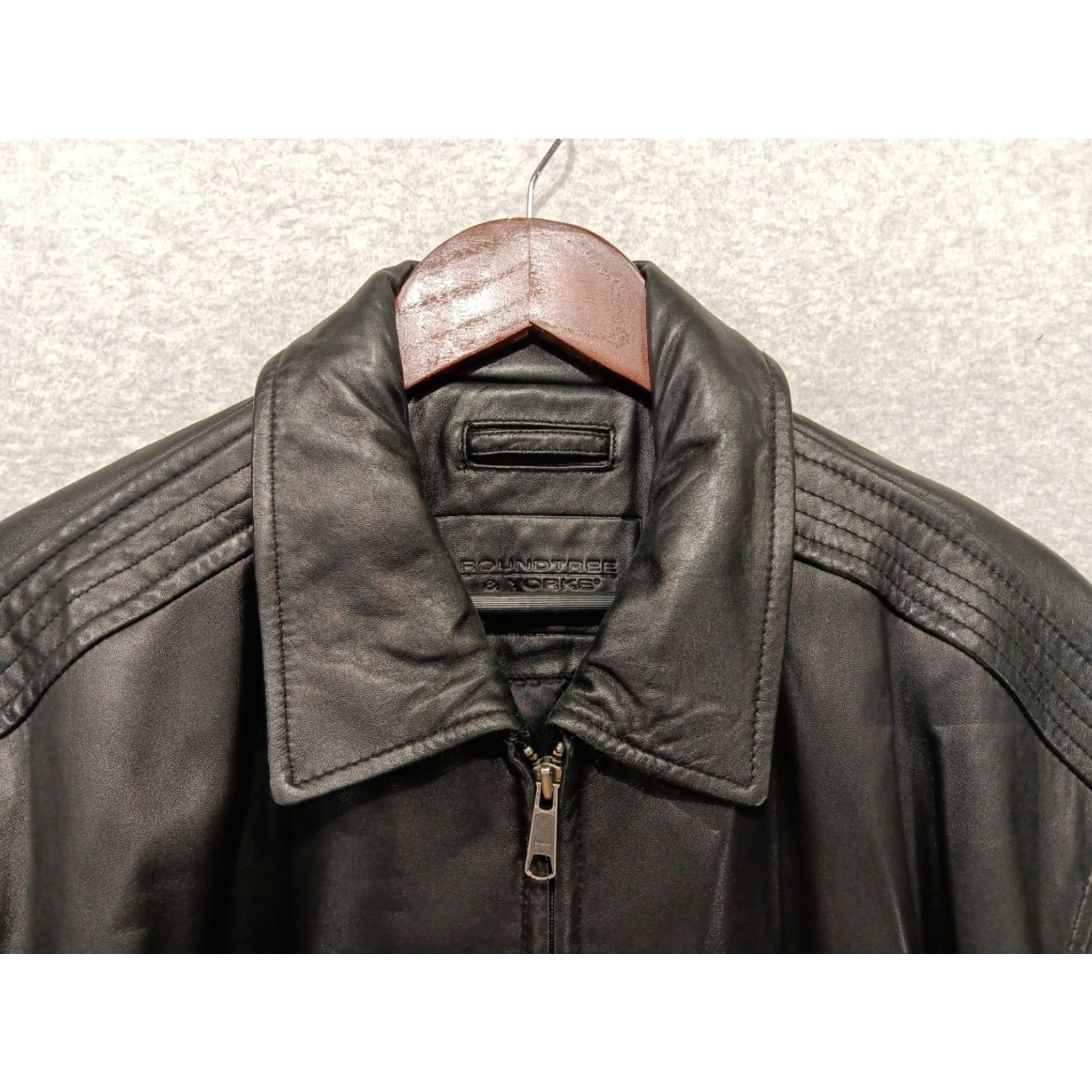 Roundtree & Yorke Roundtree & Yorke Bomber Jacket Men's XL Black 100% Lambskin Leather Zip Spread GUC Classic Style Size US XL / EU 56 / 4 - 3 Thumbnail