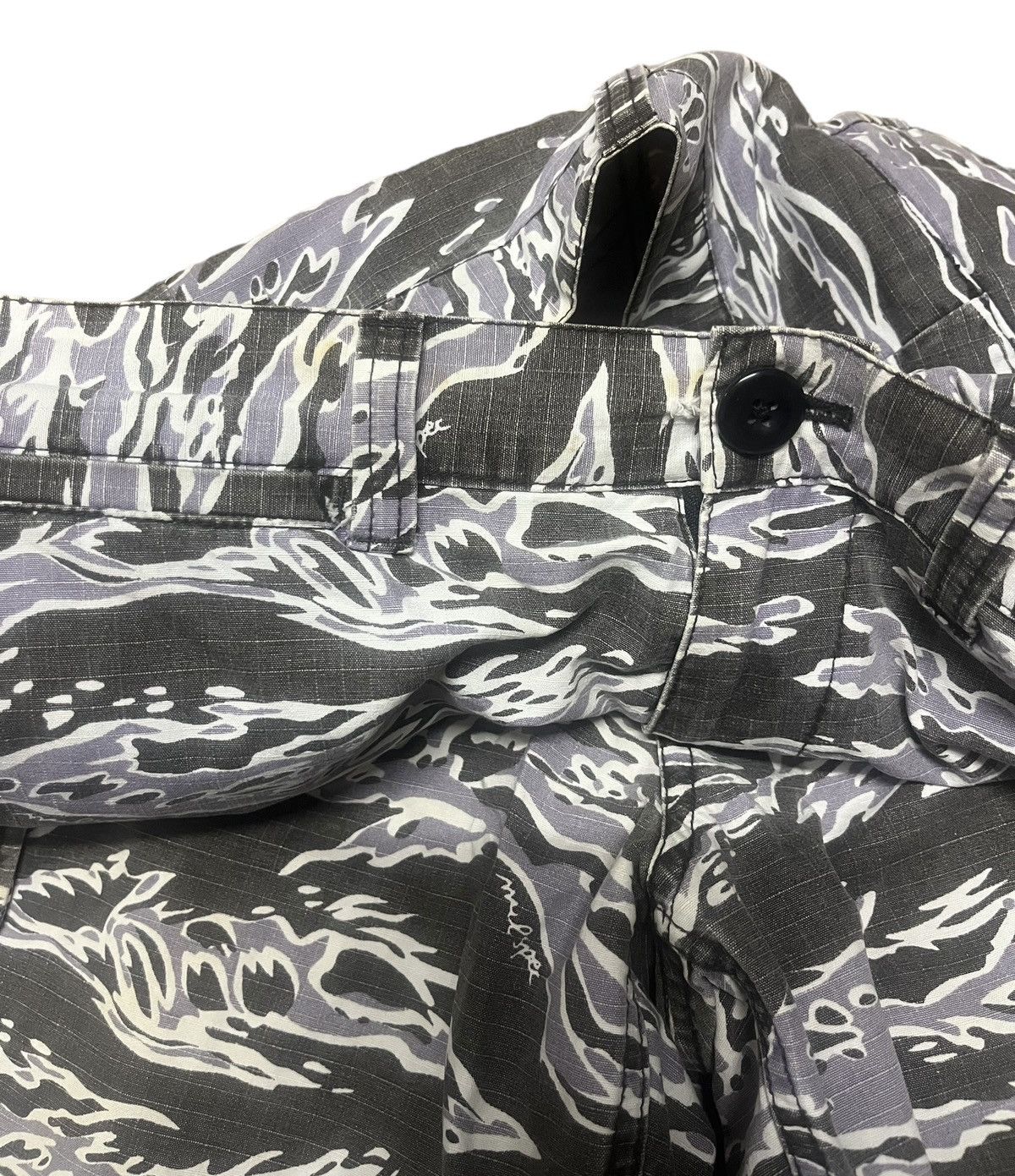 Japanese Brand × Wtaps WTAPS TIGER STARP CAMO CARGO SHORT PANTS Size US 34 / EU 50 - 7 Thumbnail