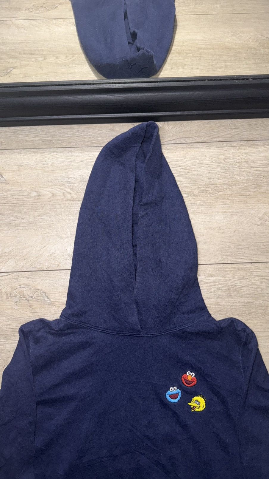Kaws × Uniqlo Vintage / Y2K Kaws X Uniqlo Sesame Street Embroidered Hoodie Size US XS / EU 42 / 0 - 3 Thumbnail