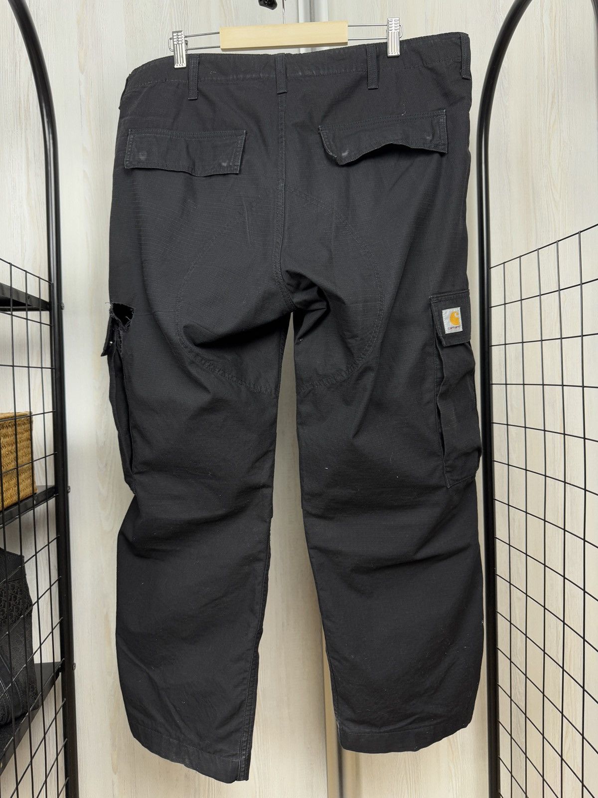 Carhartt WIP Regular Cargo Pants Black distressed