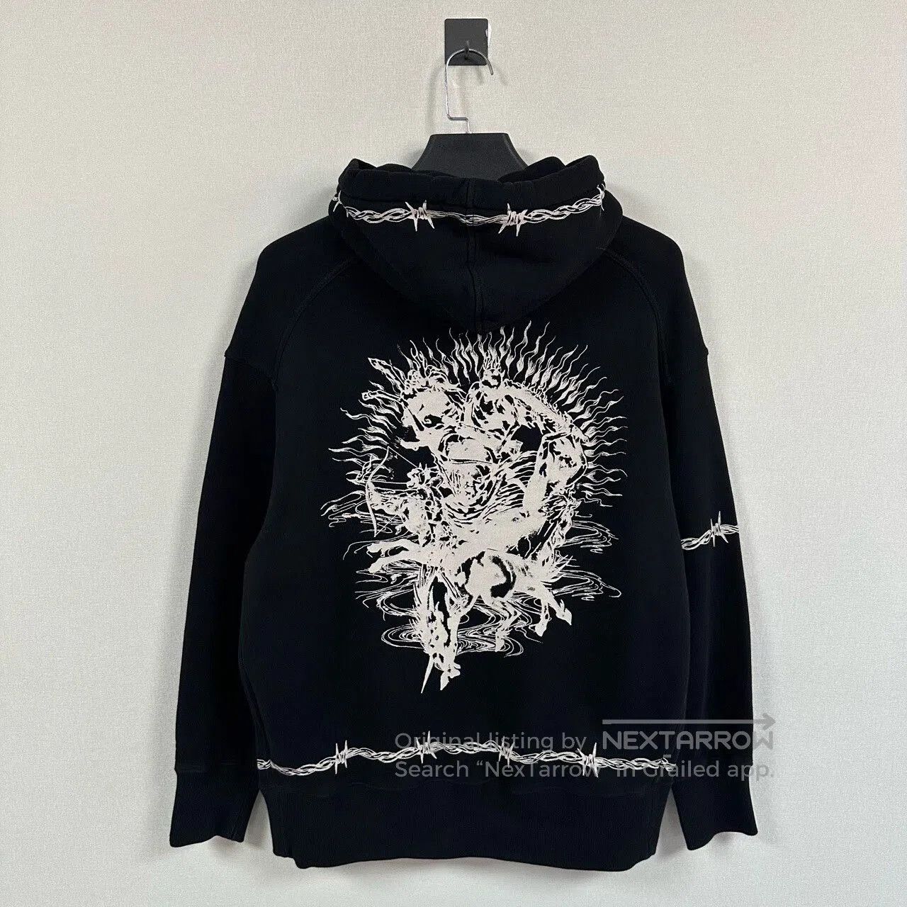 Givenchy givenchy thorn graphic hoodie in black. Size XS / US 0-2 / IT 36-38 - 2 Thumbnail