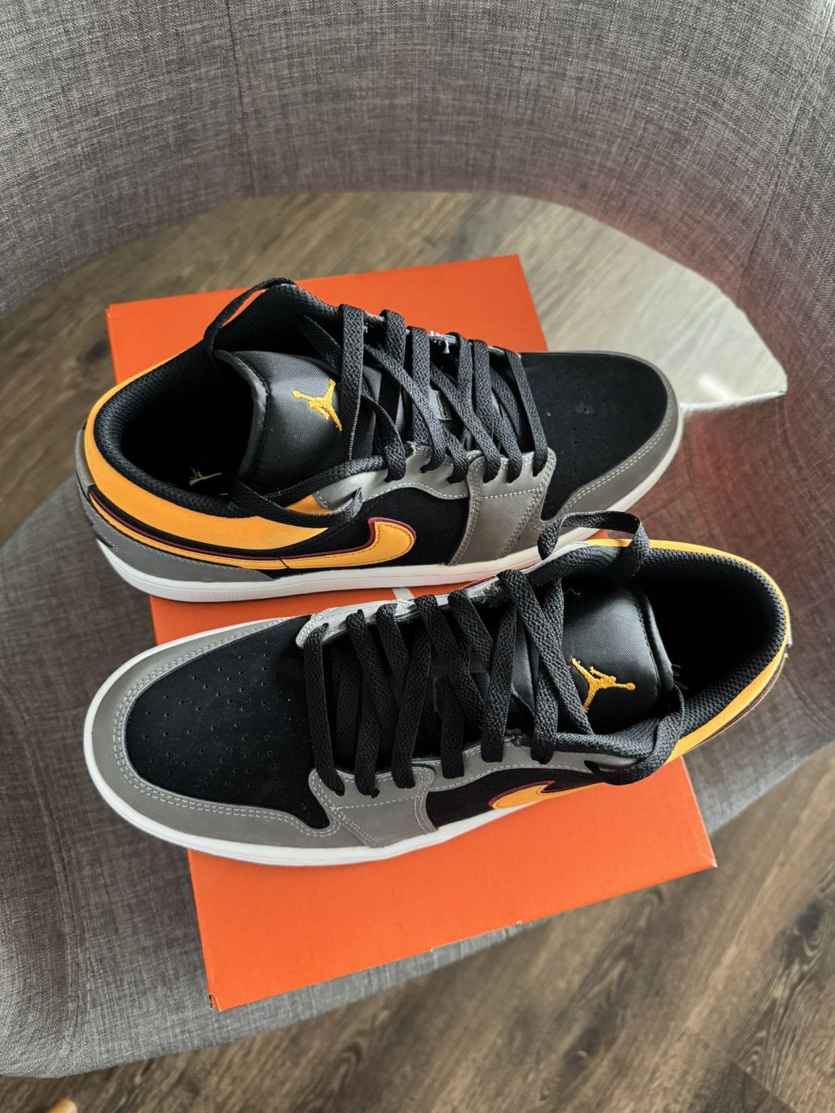 Jordan Brand Air Jordan 1 Low SE Size US 9.5 / EU 42-43 - 3 Thumbnail