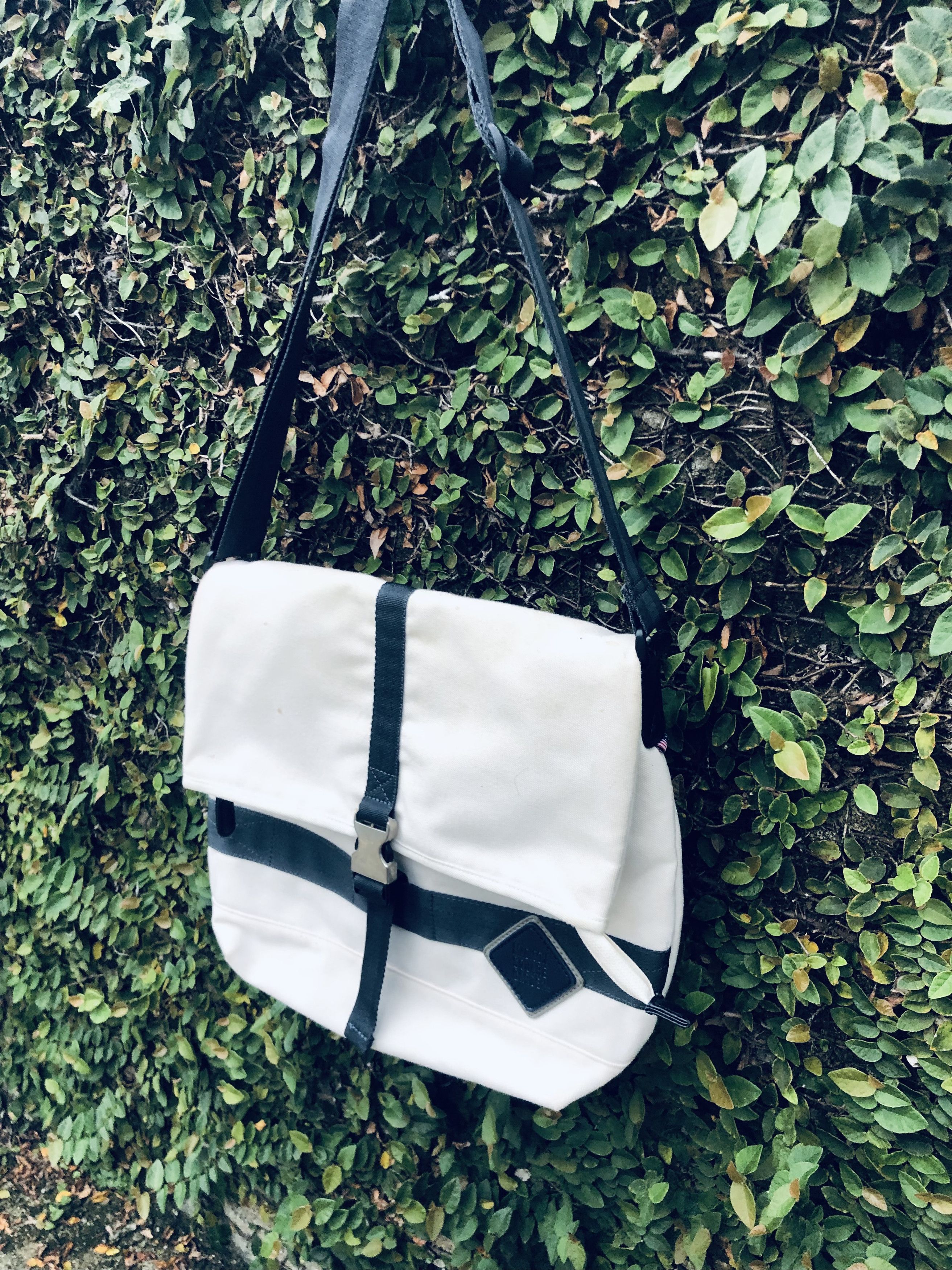 Japanese Brand Madison Square Garden Streetwear Fashion Style Crossbody Bag Size ONE SIZE - 2 Thumbnail