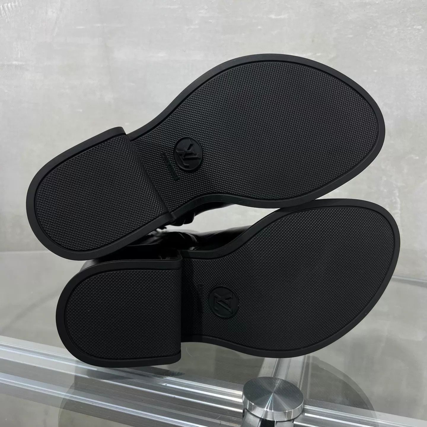 Louis Vuitton Louis Vuitton Moonlight Black Short Boots UK2 Size US 4.5 / IT 34.5 - 7 Thumbnail