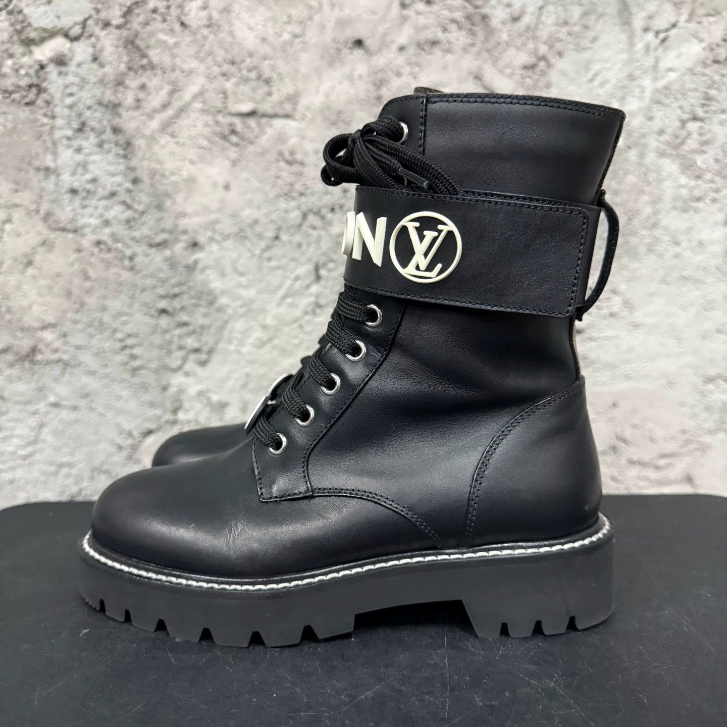 Louis Vuitton lv boots women's 35 Size US 4 / IT 34 - 2 Thumbnail