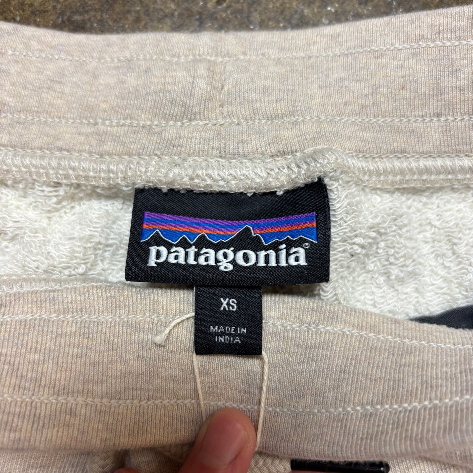 Patagonia NWT Patagonia Mahnya Fleece Shorts in Pumice Men's XS Size US 29 - 4 Thumbnail