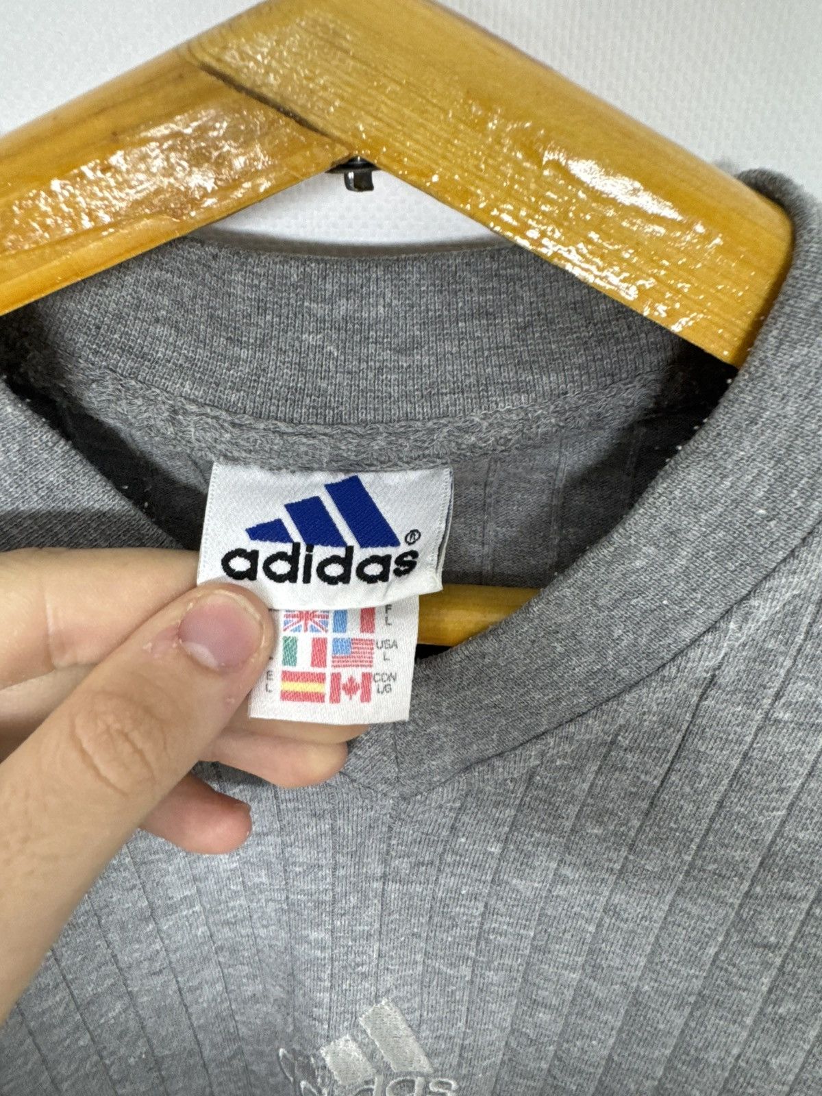 Adidas Vintage 90s Adidas v-neck ribbed T-Shirt logo in beige Size US L / EU 52-54 / 3 - 8 Thumbnail