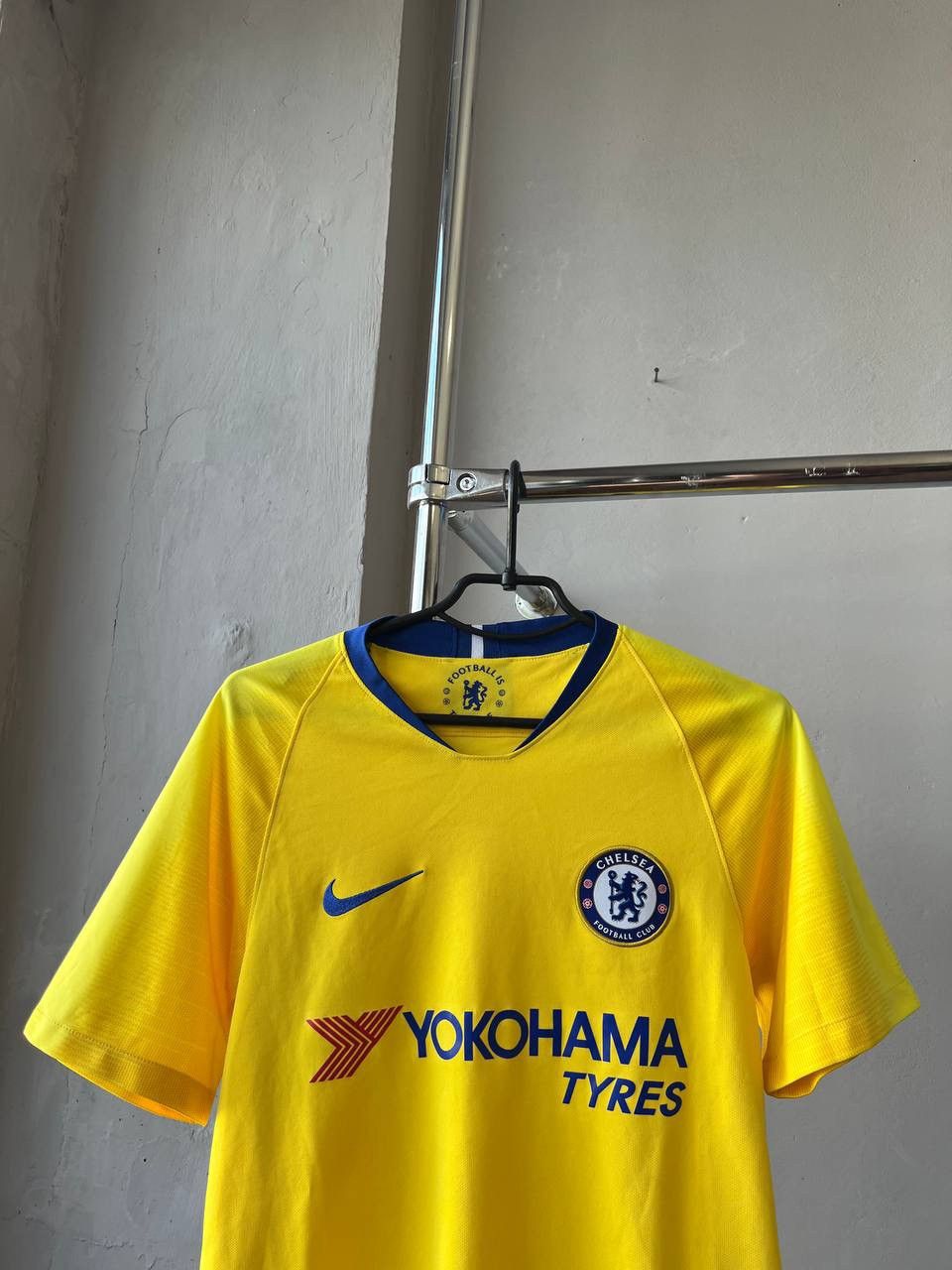 Nike 2018/19 CHELSEA FC AWAY SOCCER JERSEY FOOTBALL SHIRT NIKE S Size US S / EU 44-46 / 1 - 3 Thumbnail