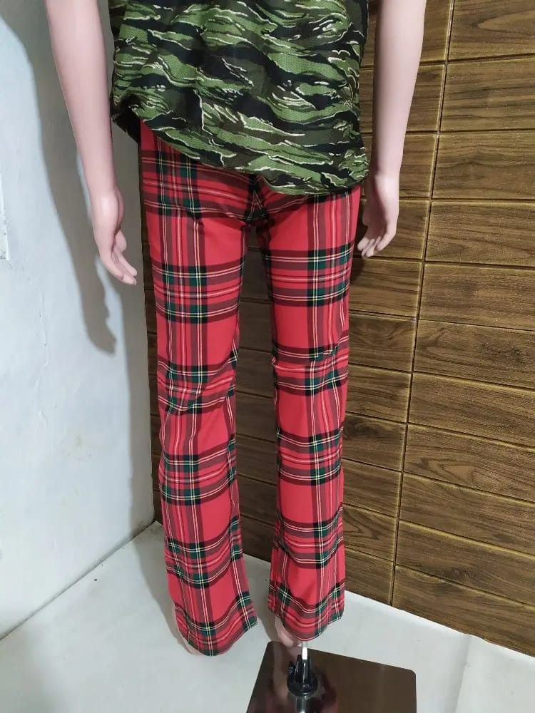 Japanese Brand Tommy Hilfiger Red Check Nice design pants no back pocket Size US 29 - 14 Thumbnail