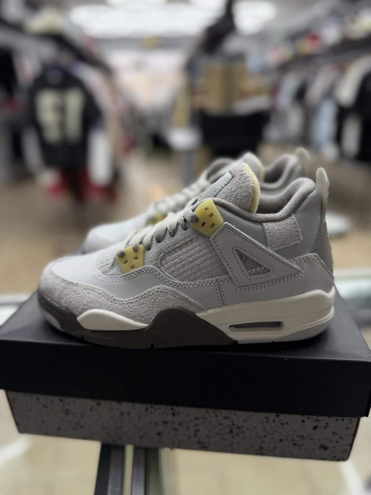 Jordan Brand Air Jordan 4 Retro SE Craft Photon Dust (GS) 5Y/6.5W Size US 5 / EU 37 - 7 Thumbnail