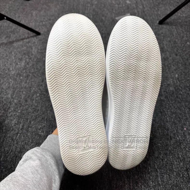 Louis Vuitton Louis Vuitton White embossed full print shoes Size US 8 / EU 41 - 6 Thumbnail