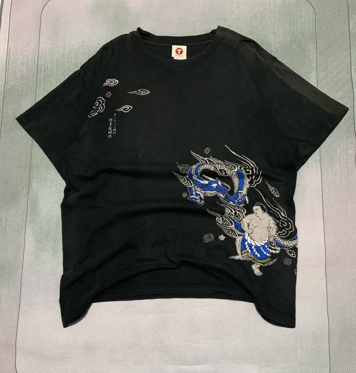 Japanese Brand Sukajan Embroidery Dragon Faded TShirt Size US L / EU 52-54 / 3 - 1 Thumbnail