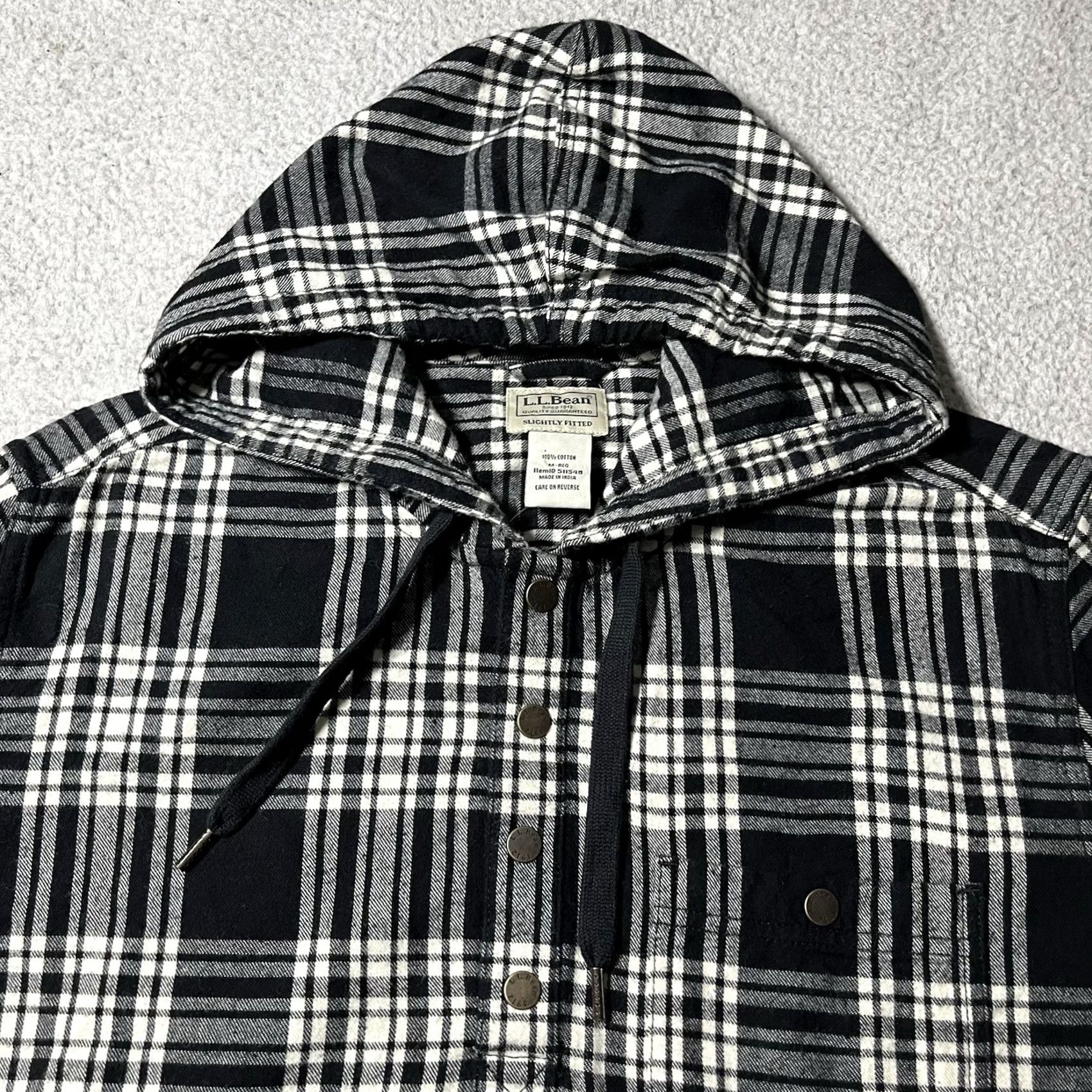 Vintage L.L. Bean Flannel Mens Medium Black Plaid Hooded Button Slightly Fitted Outdoor Shirt Men Size US M / EU 48-50 / 2 - 4 Thumbnail