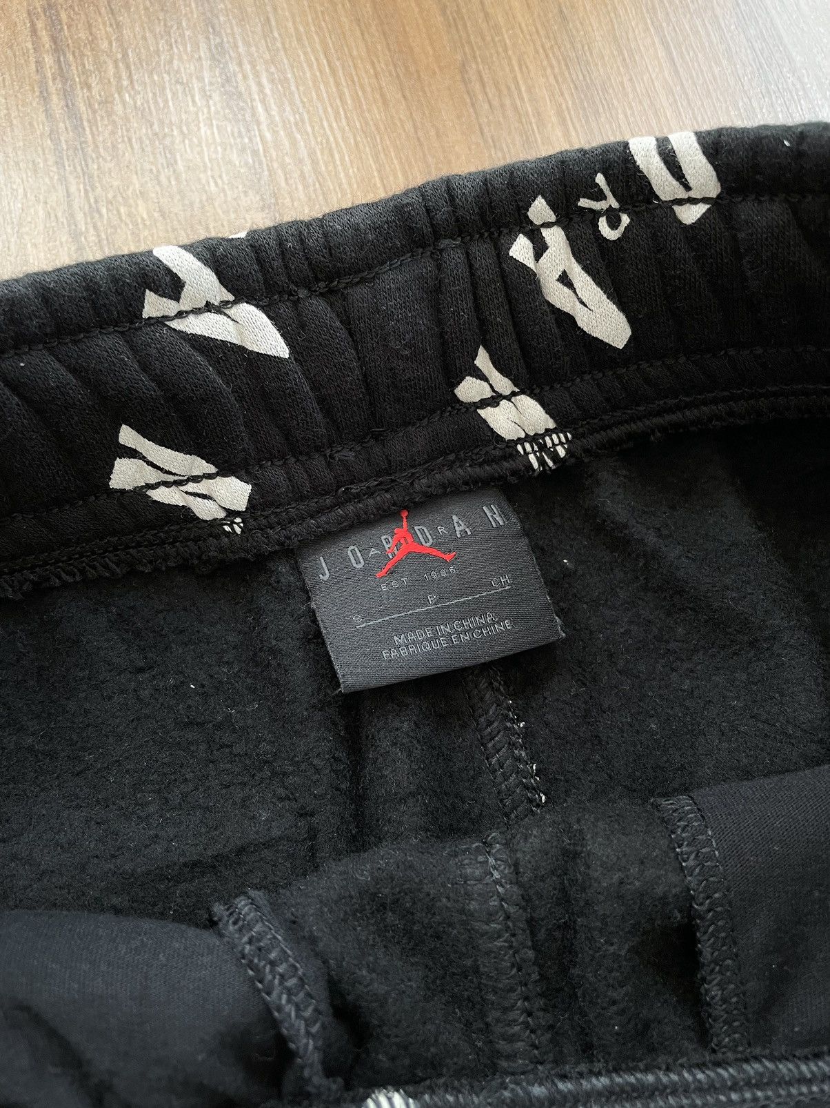 Jordan Brand Nike Air Jordan Sweatpants All Over Print Jogger Pants Size US 26 / EU 42 - 4 Thumbnail