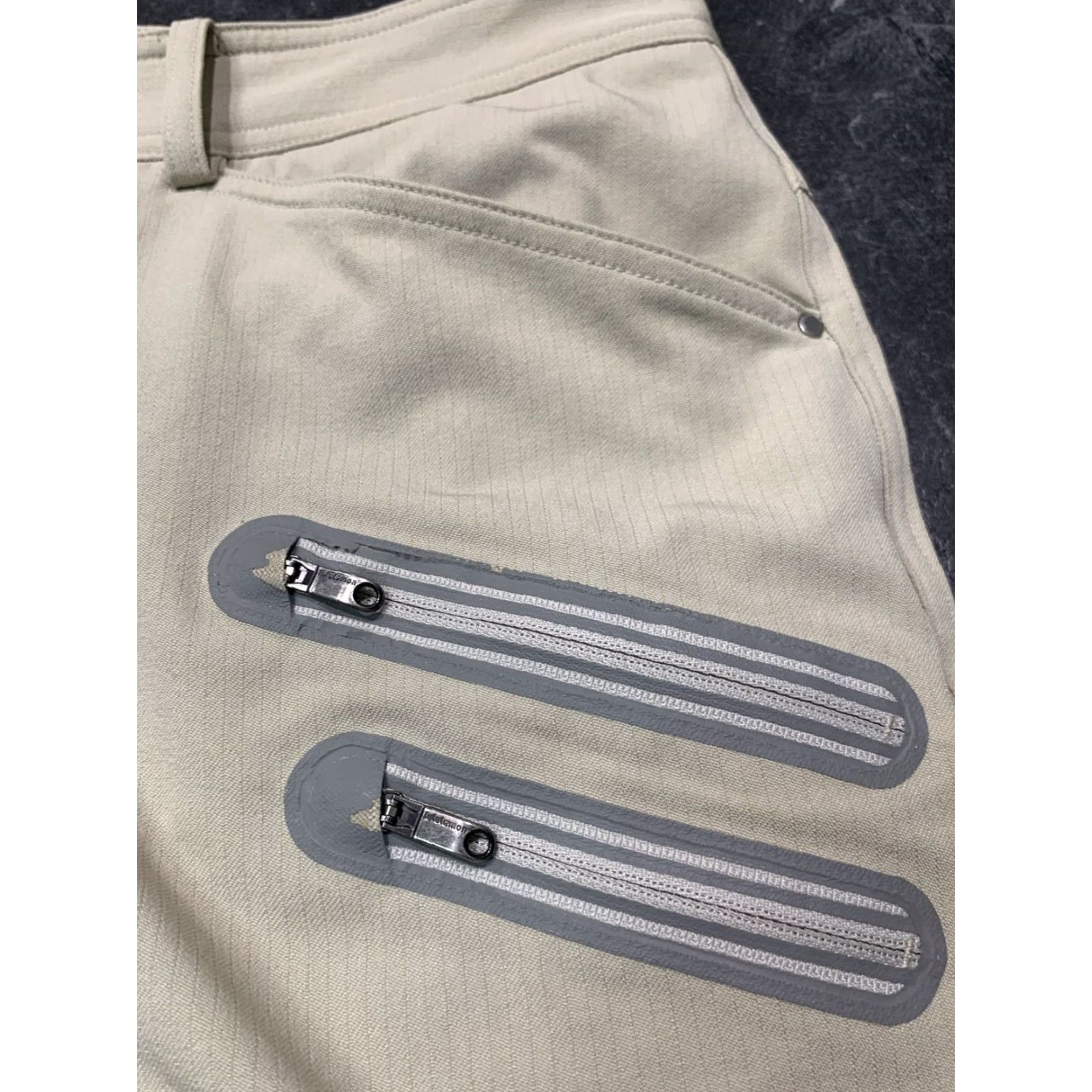 Lululemon VINTAGE Lululemon Men Shorts Bermuda Casual Active 34 Beige Microfiber Stretch Pockets Summer Size US 34 / EU 50 - 6 Thumbnail