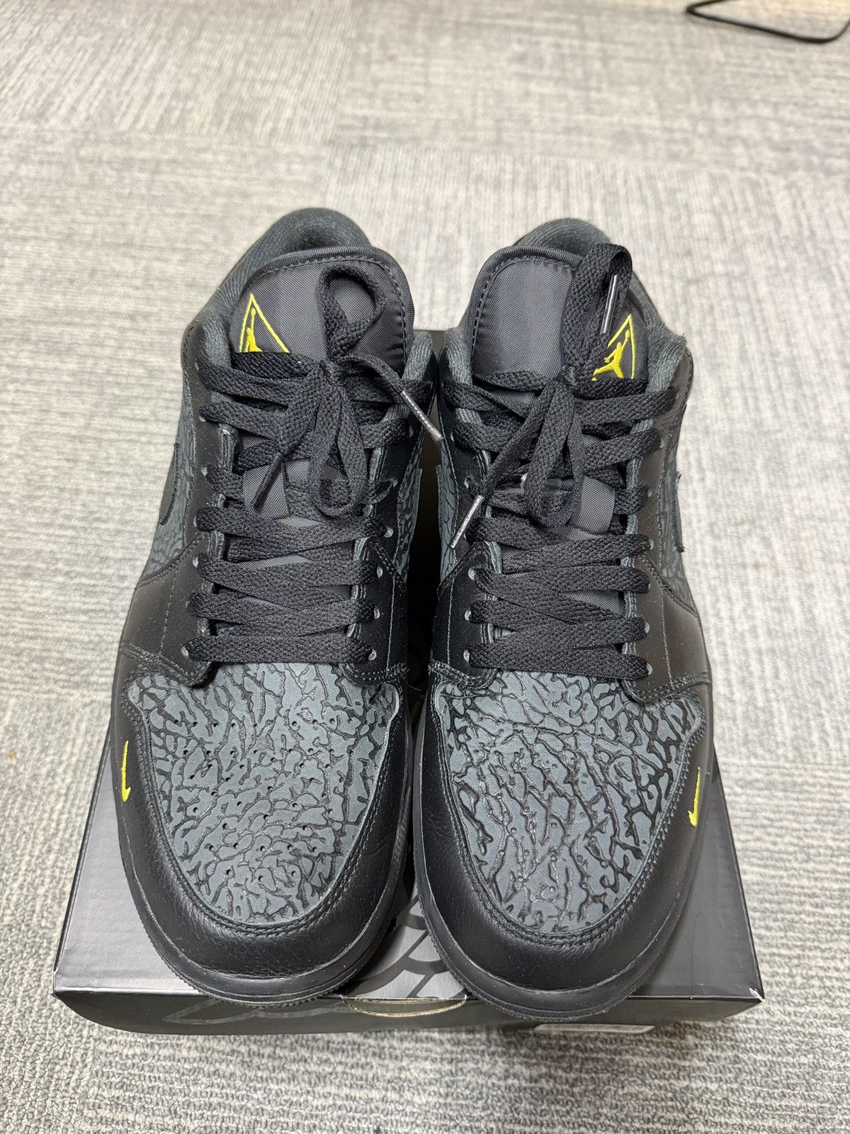 Jordan Brand Jordan 1 Low SE Black Tour Yellow Anthracite Size US 12 / EU 45 - 3 Thumbnail