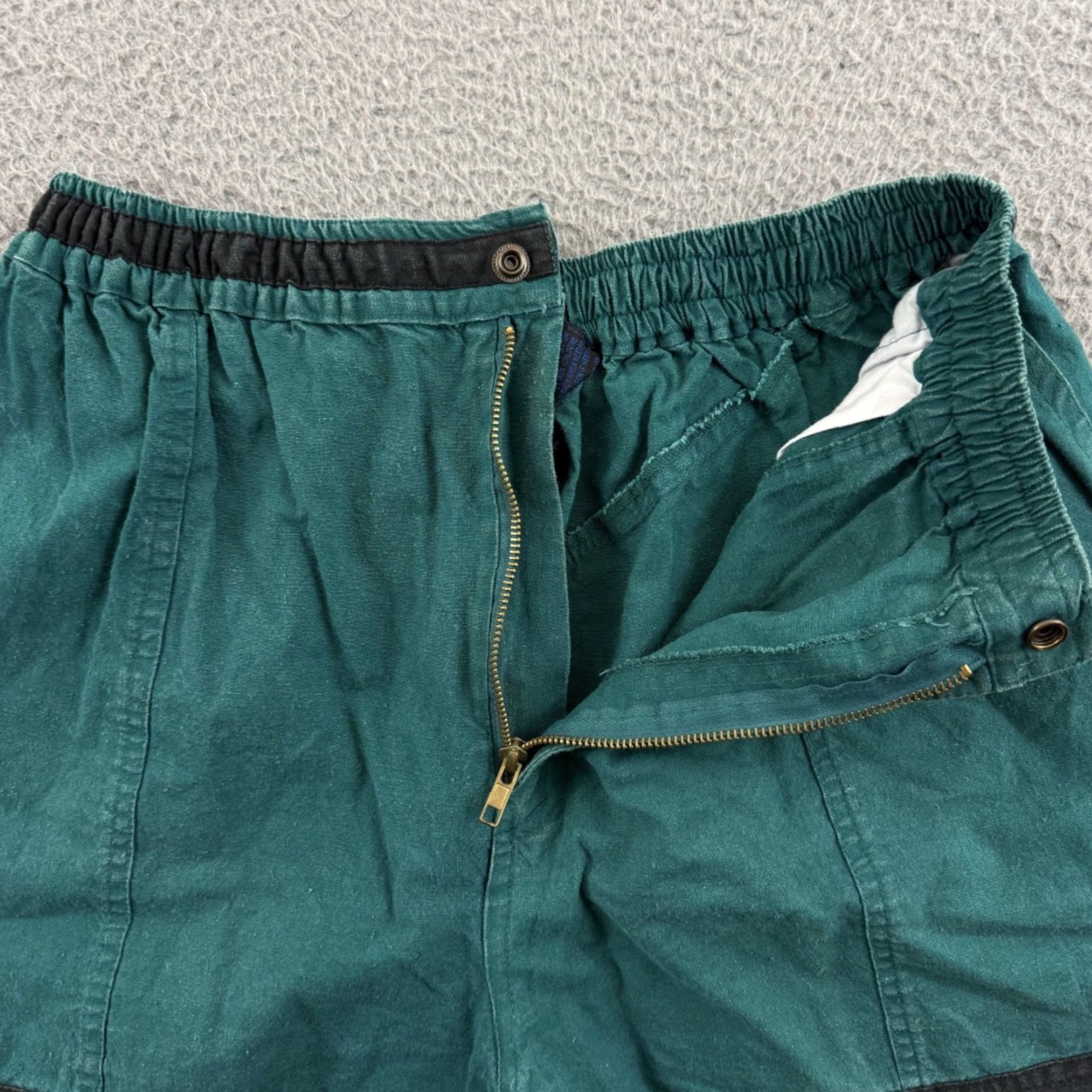 Vintage VINTAGE Surf Odyssey Cargo Shorts Mens L Green 90s Stretch Pockets Casual 7" Inseam Boys? Size US 33 - 5 Thumbnail