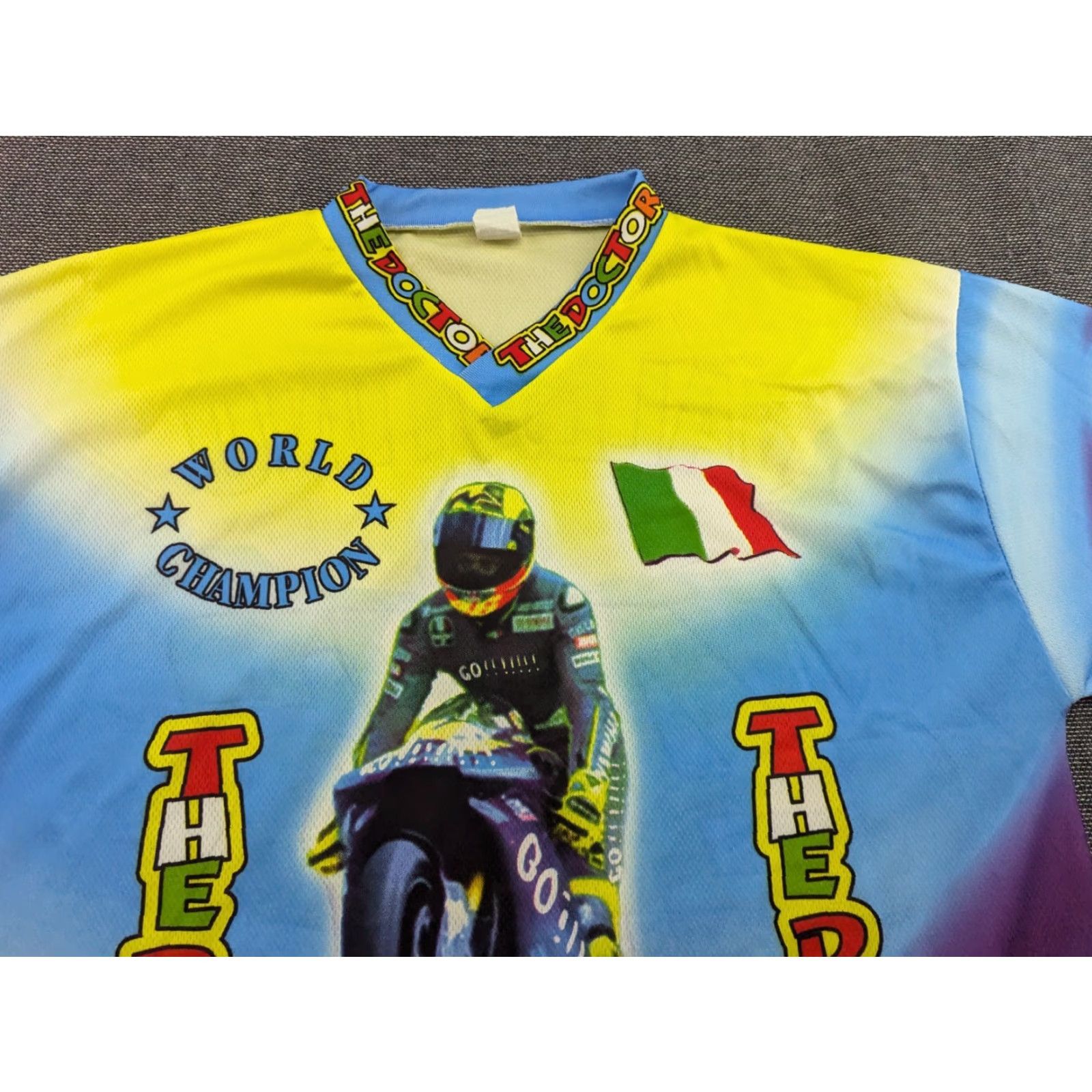 Valentino Valentino Rossi The Doctor 46 Mens Shirt XL Graphic Print Made in Italy Shirt Mens XL Graphic Print Multicolor Size US XL / EU 56 / 4 - 5 Thumbnail
