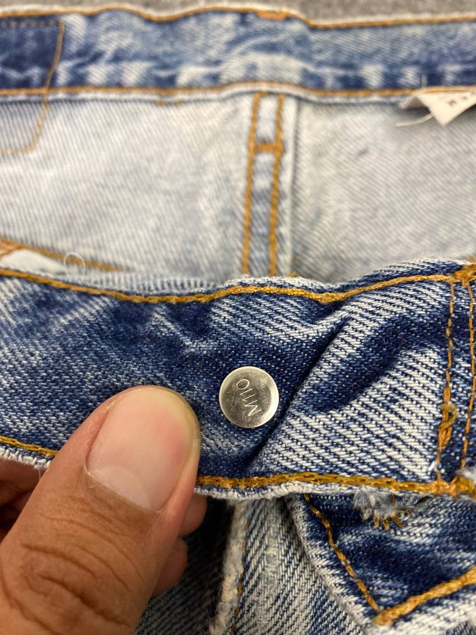Levi's vintage levis 550 lightwash denim nice design Size US 33 - 16 Thumbnail