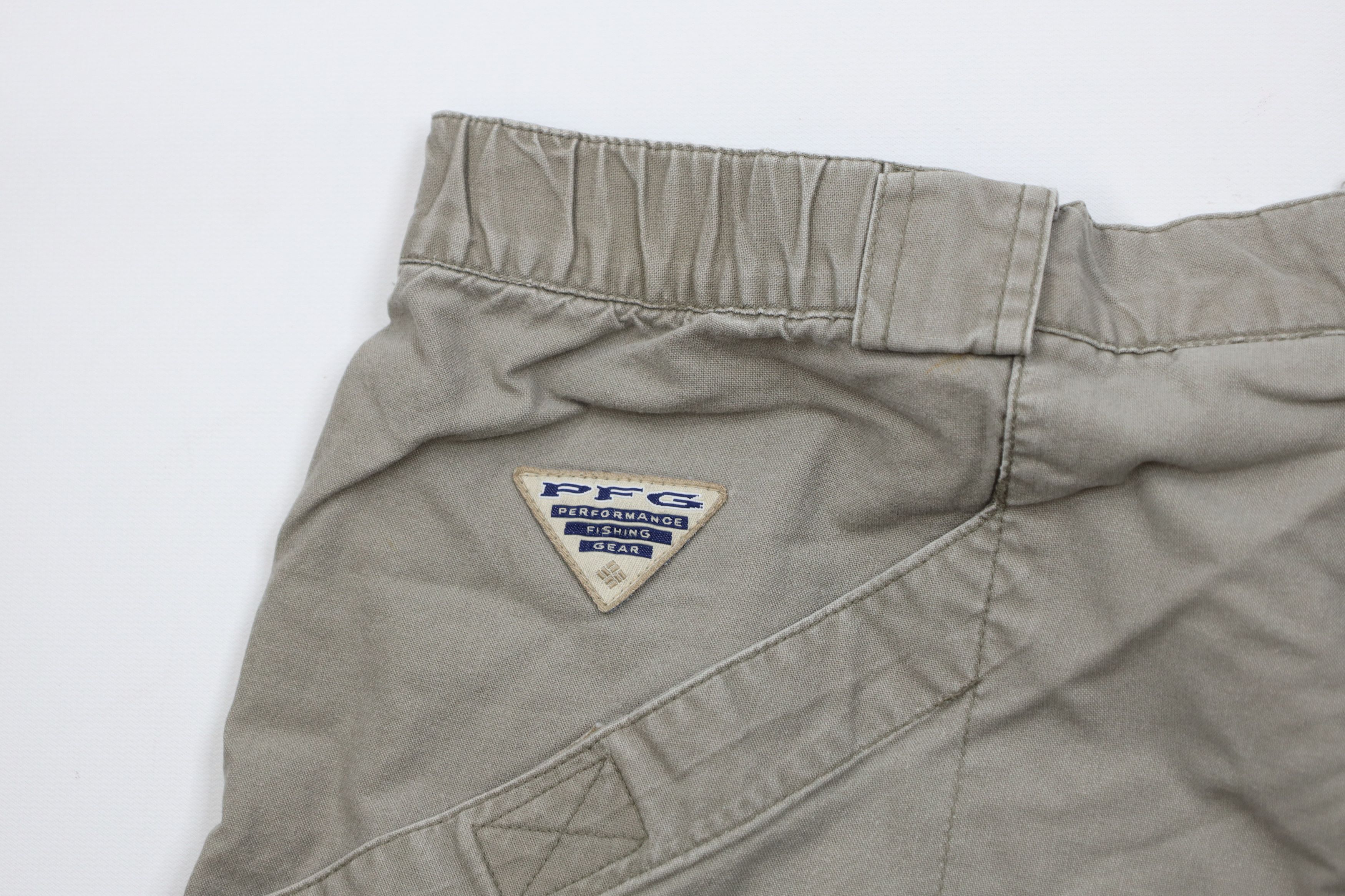 Columbia × Vintage Vintage Columbia PFG Spell Out Above Knee Cargo Shorts Green Size US 36 / EU 52 - 13 Thumbnail