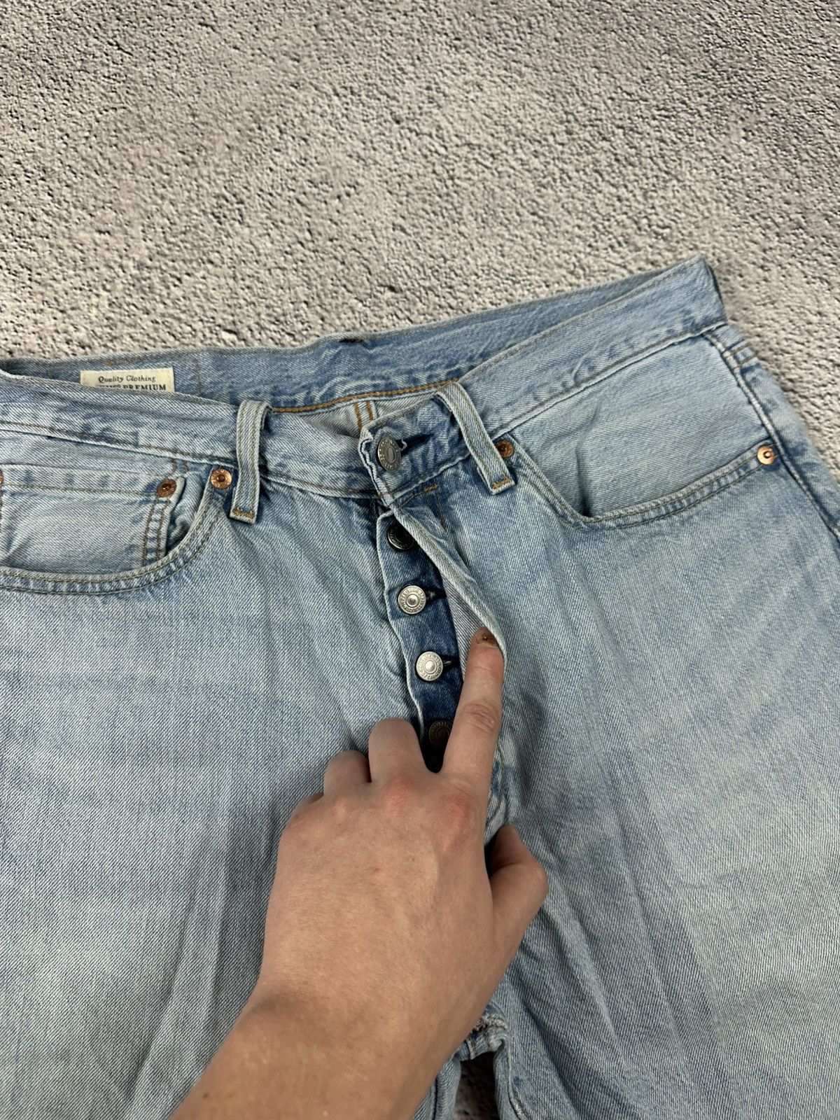 Levi's Vintage Clothing Vintage Levi’s 501 Washed Denim Blue Short Y2K Baggy Style Size US 31 - 8 Thumbnail